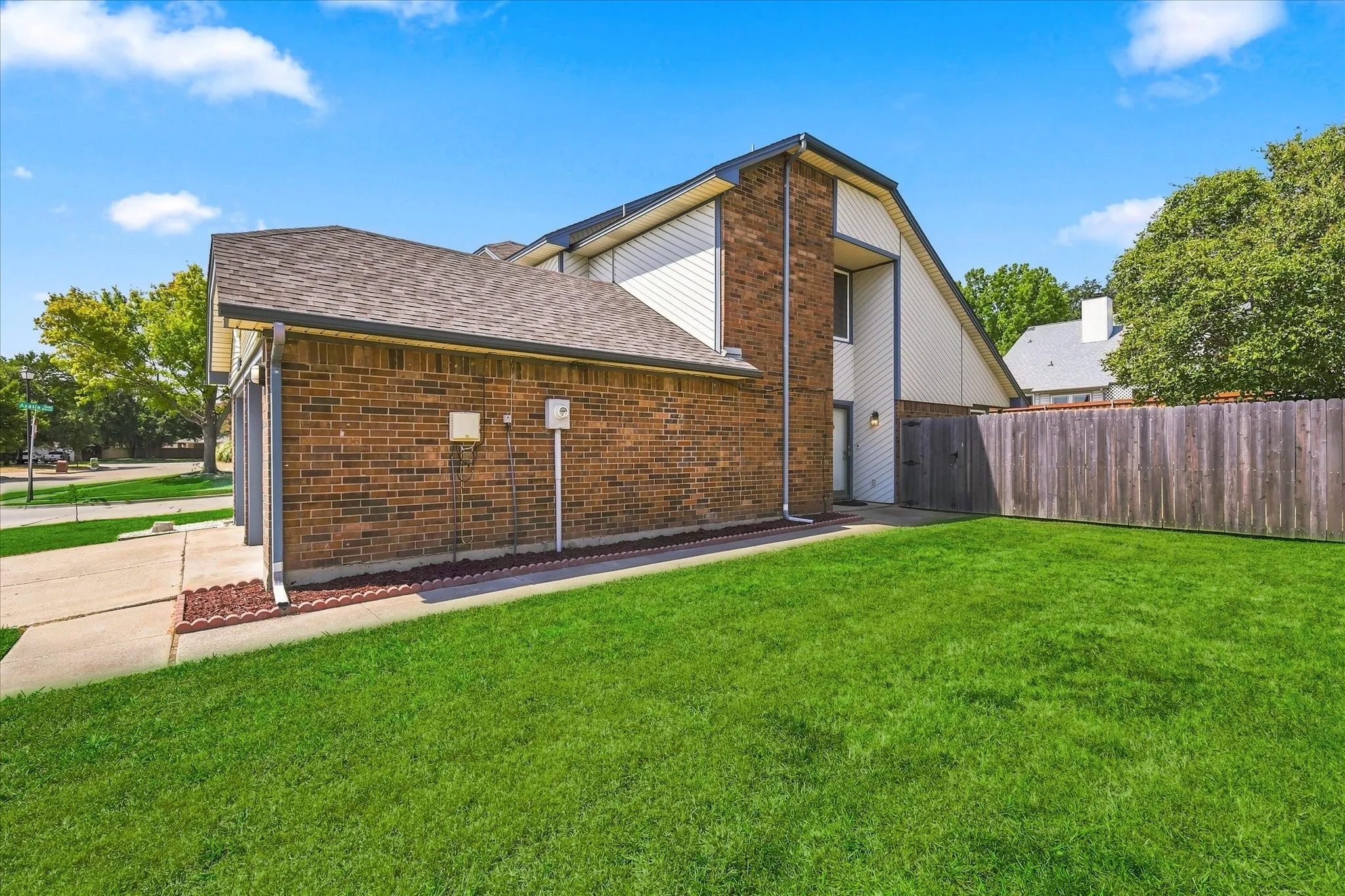 Single Family Residence For Sale in Denton County , 956 Sylvan Creek Drive, Lewisville, Texas 75067, 3 Bedroom, 2 Bathroom, 2 Garage spaces, 1,466 Sqft, built in 1985, mls#21359793, Real Estate Agent in Lewisville, Homes For Sale in Denton county, Homes For Sale in Lewisville, Realtor in Lewisville Texas, Real Estate Brokerage Independent Realty Texas, Luminita Cordes Realtor