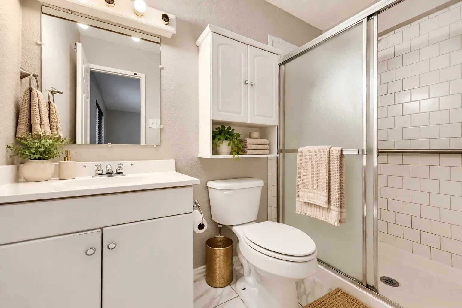 Single Family Residence For Sale in Tarrant County , 704 Fort Worth Street, Mansfield, Texas 76063, 3 Bedroom, 2 Bathroom, 1 Garage spaces, 1,807 Sqft, built in 1977, mls#21362019, Real Estate Agent in Mansfield, Homes For Sale in Tarrant county, Homes For Sale in Mansfield, Realtor in Mansfield Texas, Real Estate Brokerage Independent Realty Texas, Luminita Cordes Realtor