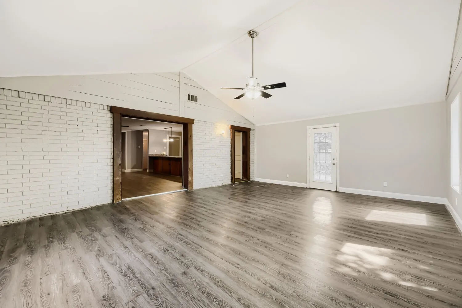 Single Family Residence For Sale in Tarrant County , 704 Fort Worth Street, Mansfield, Texas 76063, 3 Bedroom, 2 Bathroom, 1 Garage spaces, 1,807 Sqft, built in 1977, mls#21362019, Real Estate Agent in Mansfield, Homes For Sale in Tarrant county, Homes For Sale in Mansfield, Realtor in Mansfield Texas, Real Estate Brokerage Independent Realty Texas, Luminita Cordes Realtor