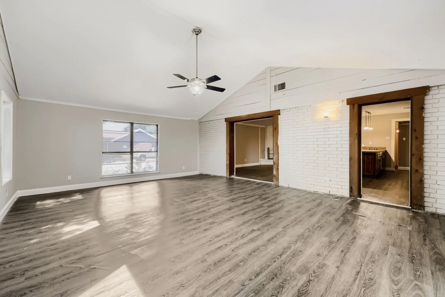 Single Family Residence For Sale in Tarrant County , 704 Fort Worth Street, Mansfield, Texas 76063, 3 Bedroom, 2 Bathroom, 1 Garage spaces, 1,807 Sqft, built in 1977, mls#21362019, Real Estate Agent in Mansfield, Homes For Sale in Tarrant county, Homes For Sale in Mansfield, Realtor in Mansfield Texas, Real Estate Brokerage Independent Realty Texas, Luminita Cordes Realtor