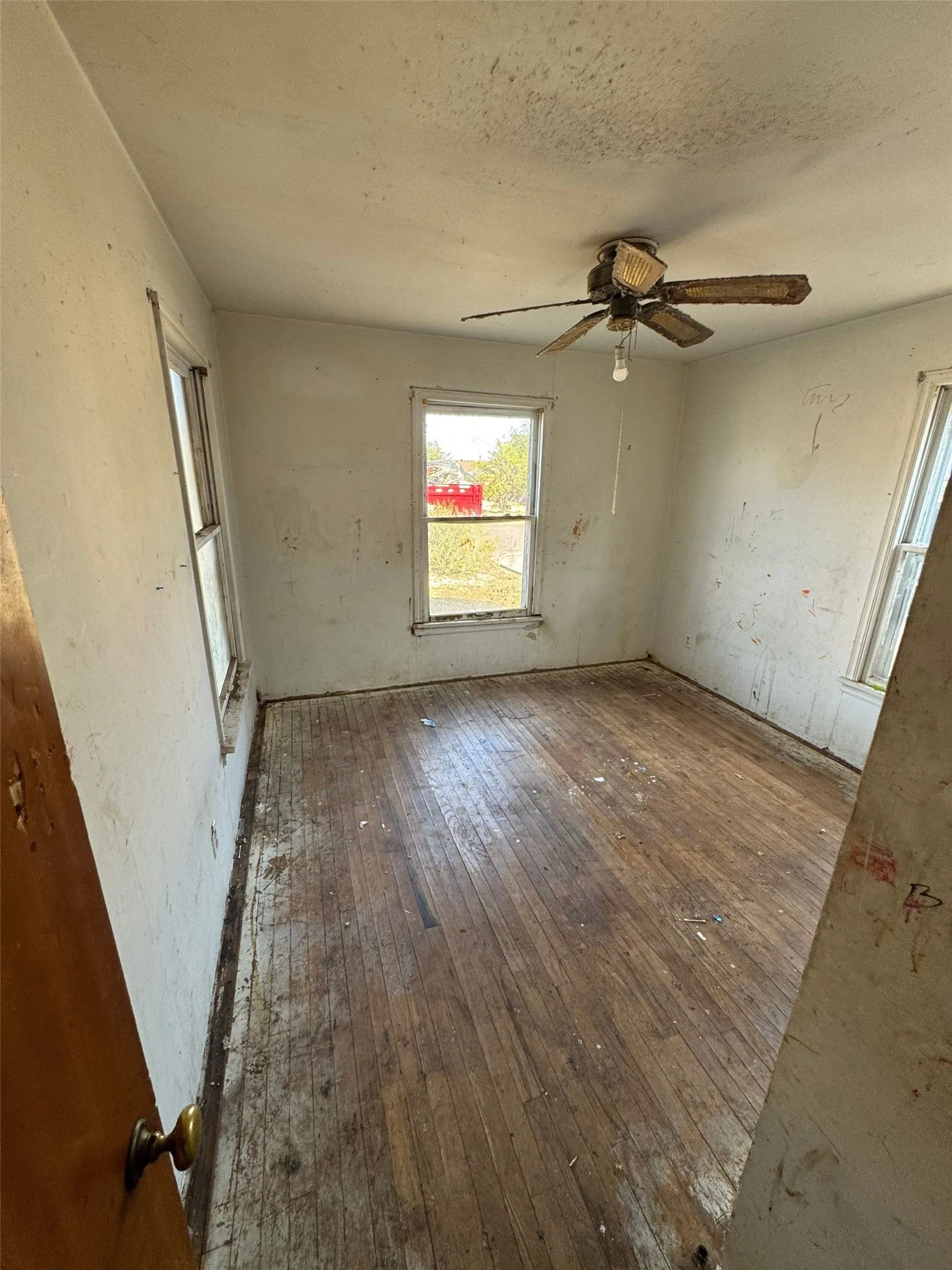 Single Family Residence For Sale in Gray County , 1032 S Nelson Street, Pampa, Texas 79065, 2 Bedroom, 1 Bathroom, Garage spaces, 924 Sqft, built in 1950, mls#21374872, Real Estate Agent in Pampa, Homes For Sale in Gray county, Homes For Sale in Pampa, Realtor in Pampa Texas, Real Estate Brokerage Independent Realty Texas, Luminita Cordes Realtor