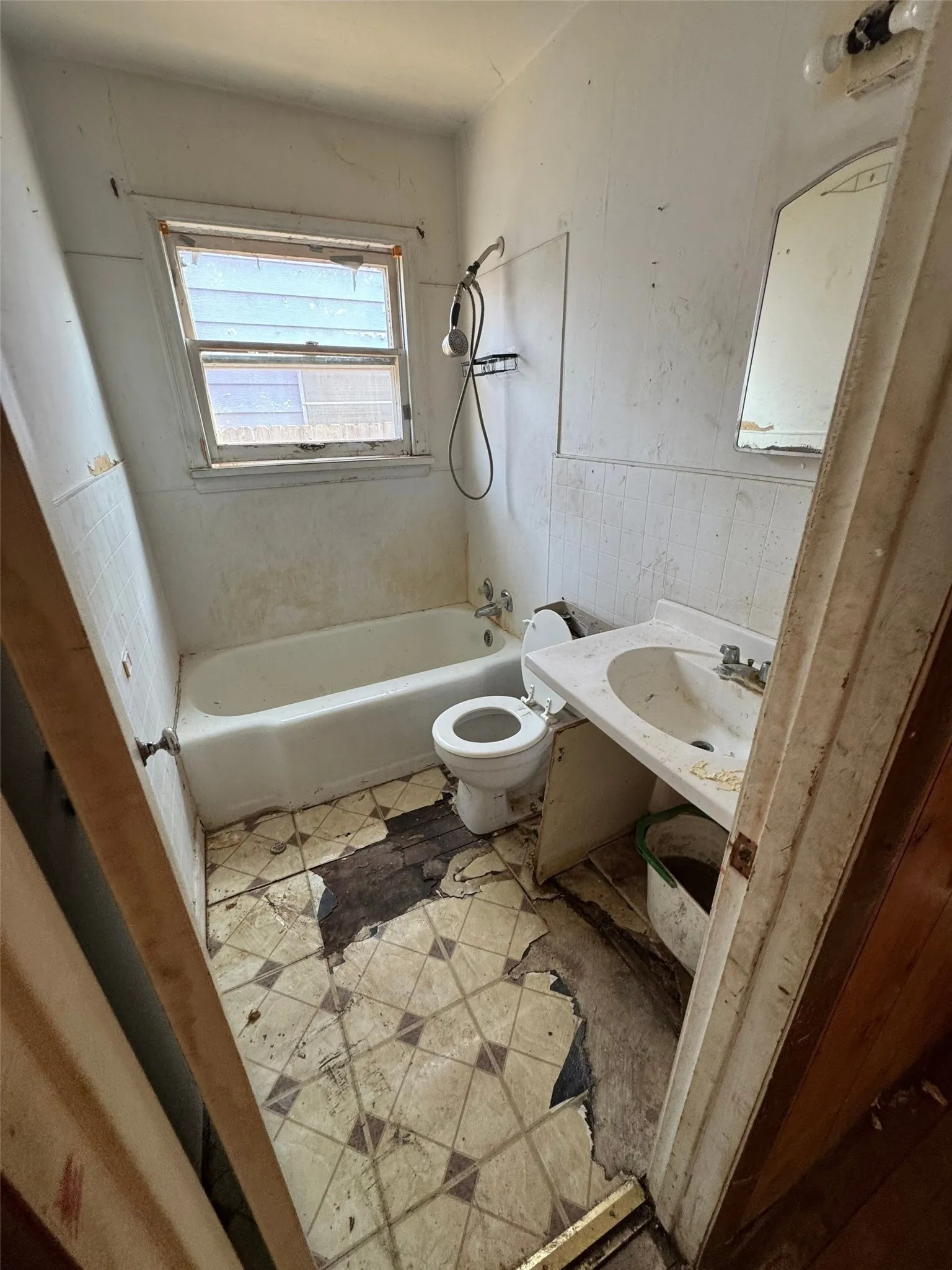 Single Family Residence For Sale in Gray County , 1032 S Nelson Street, Pampa, Texas 79065, 2 Bedroom, 1 Bathroom, Garage spaces, 924 Sqft, built in 1950, mls#21374872, Real Estate Agent in Pampa, Homes For Sale in Gray county, Homes For Sale in Pampa, Realtor in Pampa Texas, Real Estate Brokerage Independent Realty Texas, Luminita Cordes Realtor