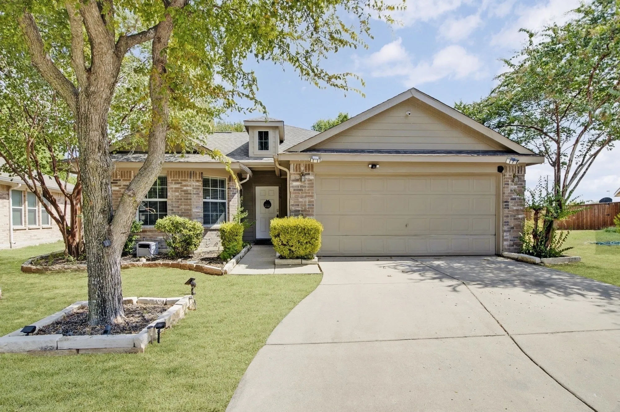 Single Family Residence For Sale in Dallas County , 3350 Choir Street, Dallas, Texas 75237, 3 Bedroom, 2 Bathroom, 2 Garage spaces, 1,472 Sqft, built in 2007, mls#21374695, Real Estate Agent in Dallas, Homes For Sale in Dallas county, Homes For Sale in Dallas, Realtor in Dallas Texas, Real Estate Brokerage Independent Realty Texas, Luminita Cordes Realtor