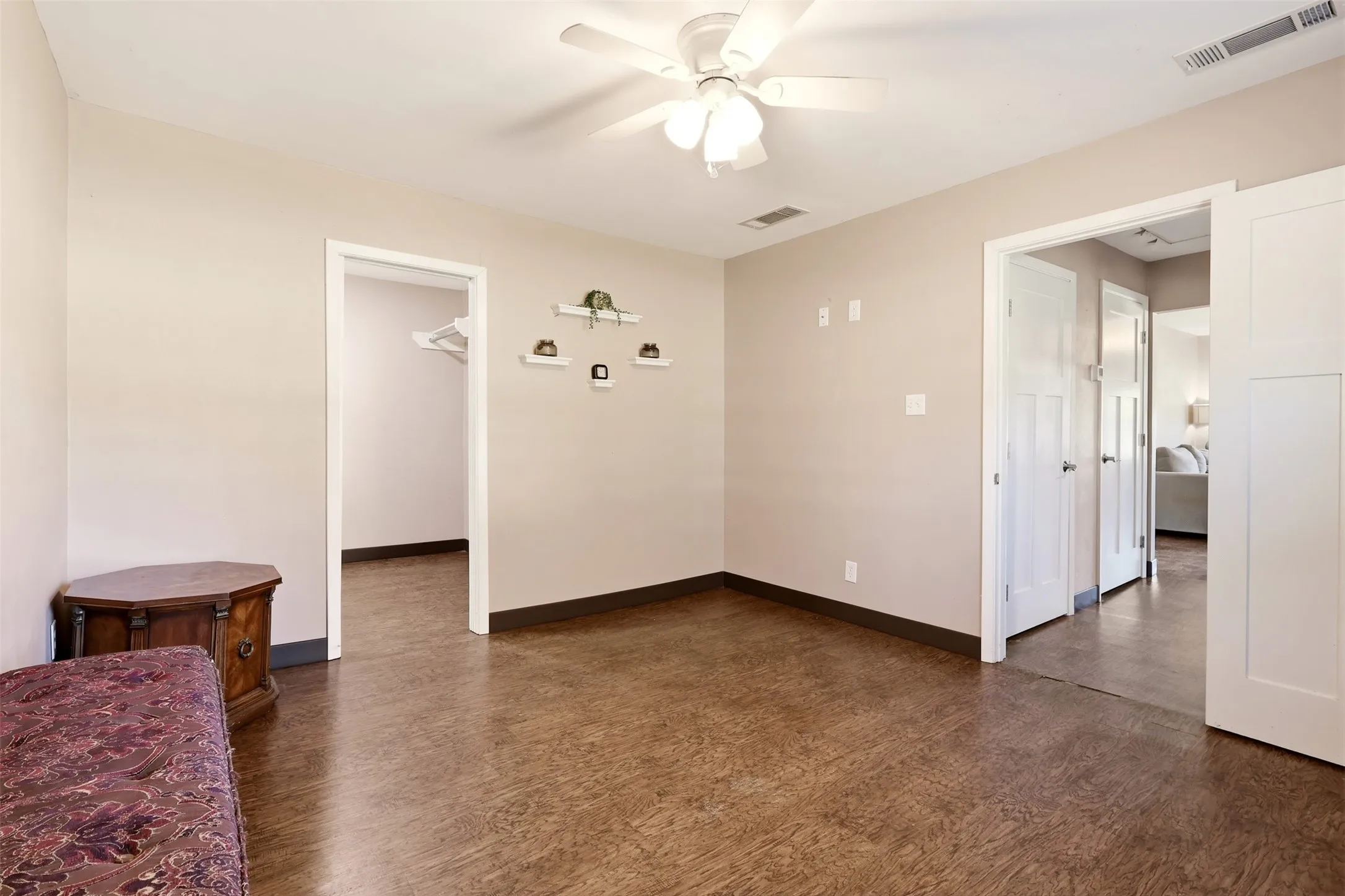 Single Family Residence For Sale in Kaufman County , 8099 Truet Street, Scurry, Texas 75158, 2 Bedroom, 1 Bathroom, 2 Garage spaces, 966 Sqft, built in 2004, mls#21370384, Real Estate Agent in Scurry, Homes For Sale in Kaufman county, Homes For Sale in Scurry, Realtor in Scurry Texas, Real Estate Brokerage Independent Realty Texas, Luminita Cordes Realtor