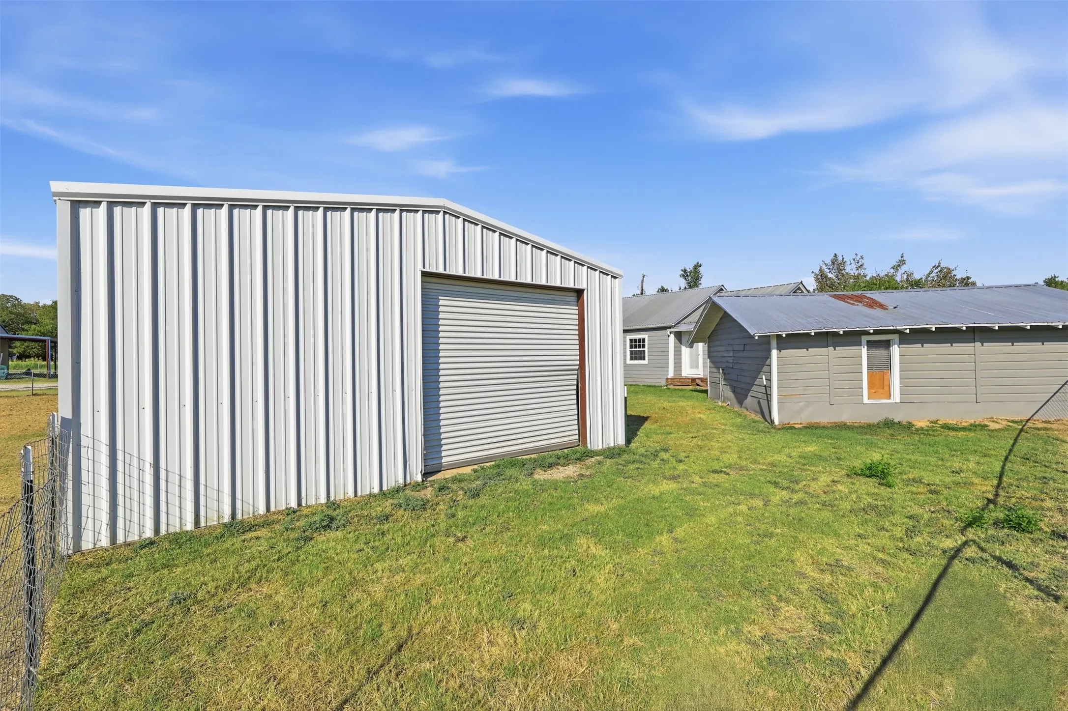Single Family Residence For Sale in Kaufman County , 8099 Truet Street, Scurry, Texas 75158, 2 Bedroom, 1 Bathroom, 2 Garage spaces, 966 Sqft, built in 2004, mls#21370384, Real Estate Agent in Scurry, Homes For Sale in Kaufman county, Homes For Sale in Scurry, Realtor in Scurry Texas, Real Estate Brokerage Independent Realty Texas, Luminita Cordes Realtor