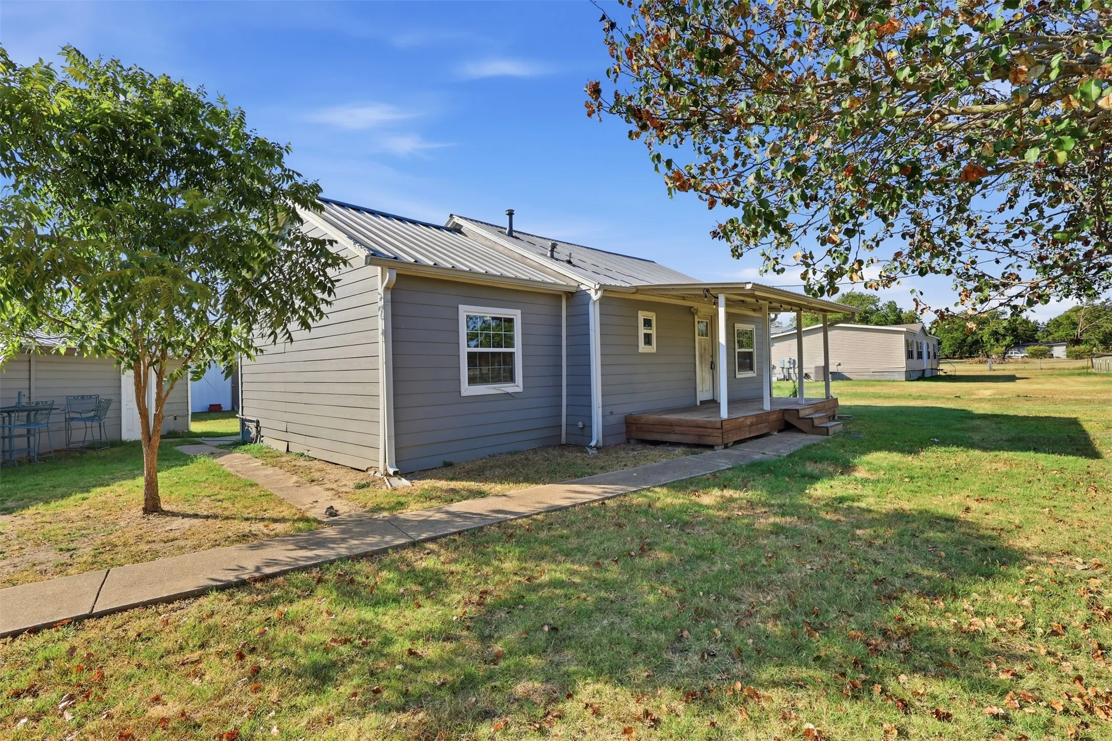 Single Family Residence For Sale in Kaufman County , 8099 Truet Street, Scurry, Texas 75158, 2 Bedroom, 1 Bathroom, 2 Garage spaces, 966 Sqft, built in 2004, mls#21370384, Real Estate Agent in Scurry, Homes For Sale in Kaufman county, Homes For Sale in Scurry, Realtor in Scurry Texas, Real Estate Brokerage Independent Realty Texas, Luminita Cordes Realtor