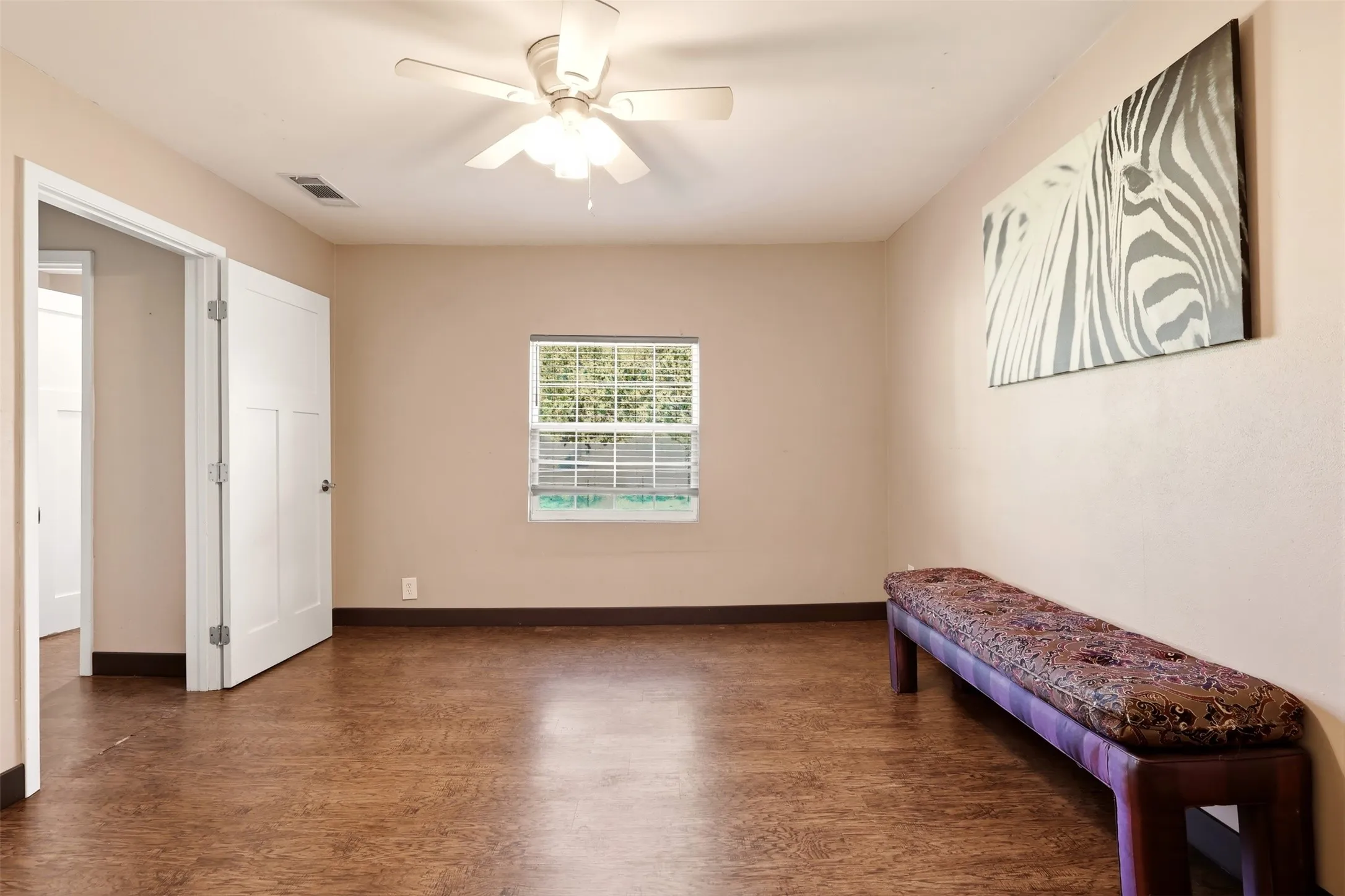 Single Family Residence For Sale in Kaufman County , 8099 Truet Street, Scurry, Texas 75158, 2 Bedroom, 1 Bathroom, 2 Garage spaces, 966 Sqft, built in 2004, mls#21370384, Real Estate Agent in Scurry, Homes For Sale in Kaufman county, Homes For Sale in Scurry, Realtor in Scurry Texas, Real Estate Brokerage Independent Realty Texas, Luminita Cordes Realtor