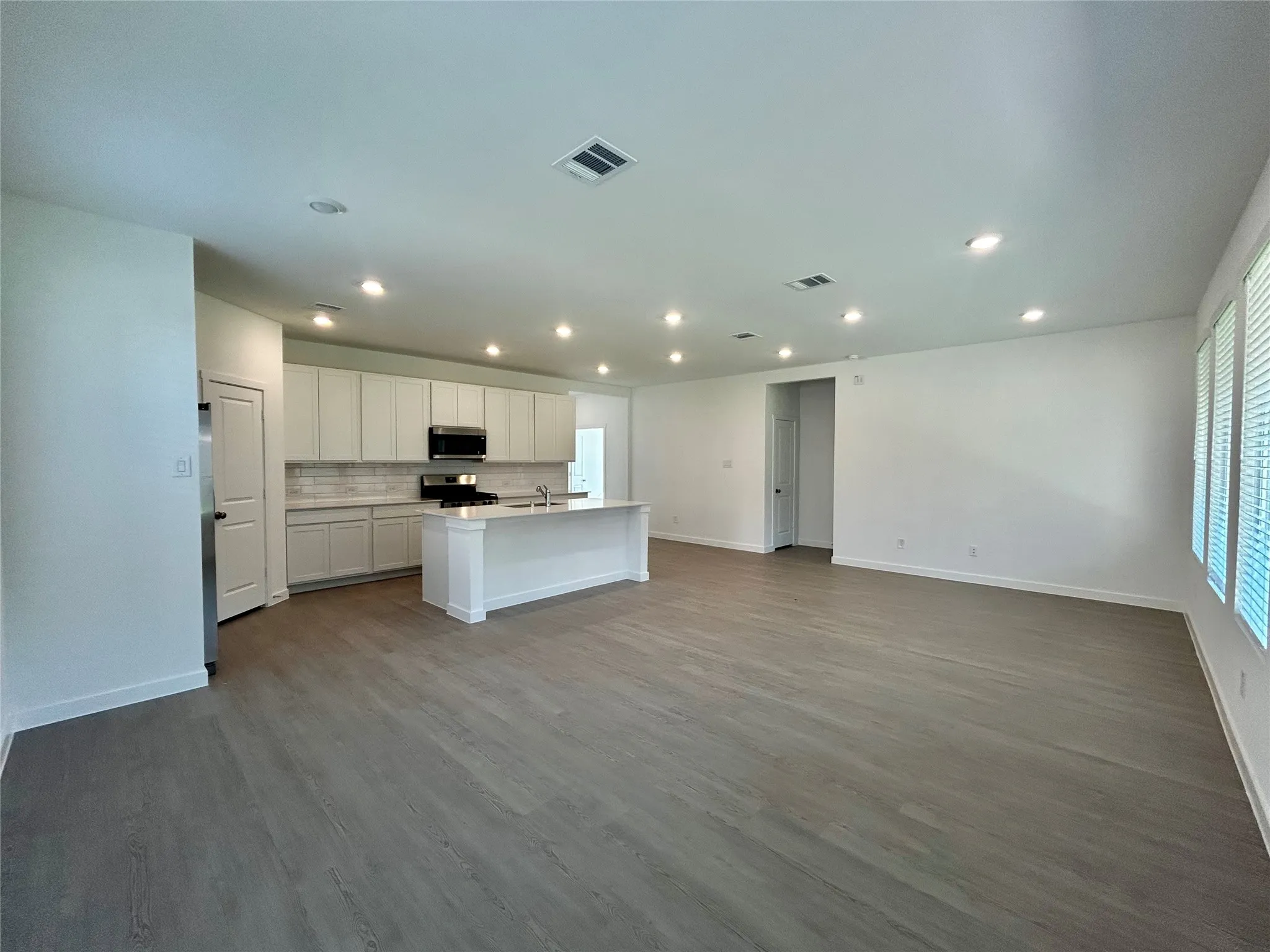 Single Family Residence For Rent in Denton County , 443 Ridge Drive, Justin, Texas 76247, 4 Bedroom, 2 Bathroom, 2 Garage spaces, 2,068 Sqft, built in 2026, mls#21374924, Real Estate Agent in Justin, Homes For Rent in Denton county, Homes For Rent in Justin, Realtor in Justin Texas, Real Estate Brokerage Independent Realty Texas, Luminita Cordes Realtor