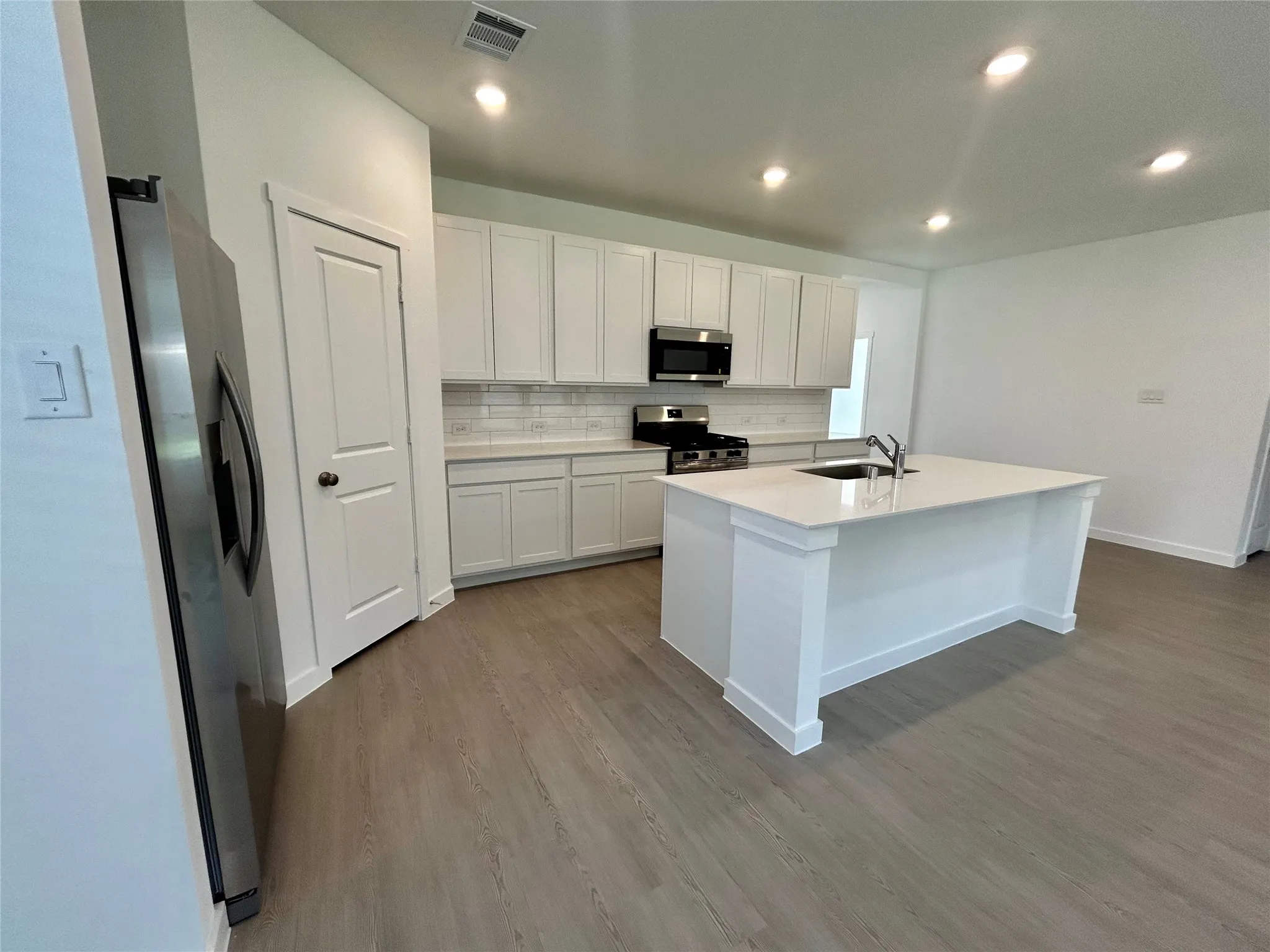 Single Family Residence For Rent in Denton County , 443 Ridge Drive, Justin, Texas 76247, 4 Bedroom, 2 Bathroom, 2 Garage spaces, 2,068 Sqft, built in 2026, mls#21374924, Real Estate Agent in Justin, Homes For Rent in Denton county, Homes For Rent in Justin, Realtor in Justin Texas, Real Estate Brokerage Independent Realty Texas, Luminita Cordes Realtor
