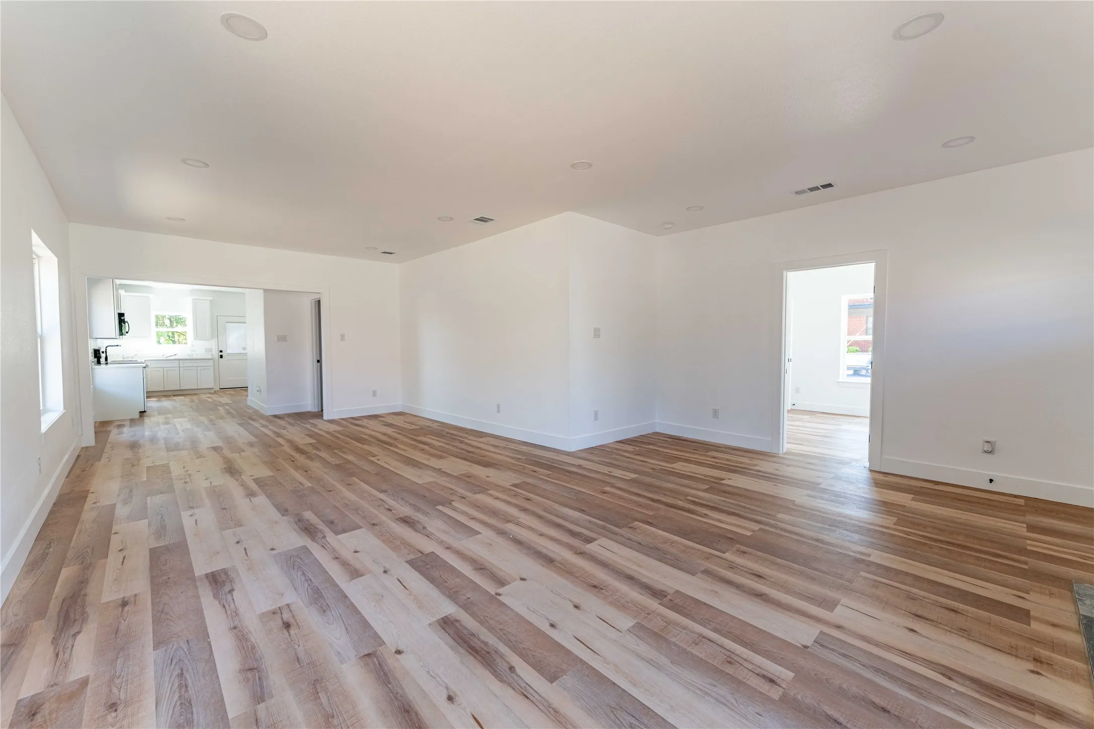 Single Family Residence For Sale in Hopkins County , 606 Davis Street N, Sulphur Springs, Texas 75482, 3 Bedroom, 2 Bathroom, Garage spaces, 1,834 Sqft, built in 1935, mls#21374787, Real Estate Agent in Sulphur Springs, Homes For Sale in Hopkins county, Homes For Sale in Sulphur Springs, Realtor in Sulphur Springs Texas, Real Estate Brokerage Independent Realty Texas, Luminita Cordes Realtor