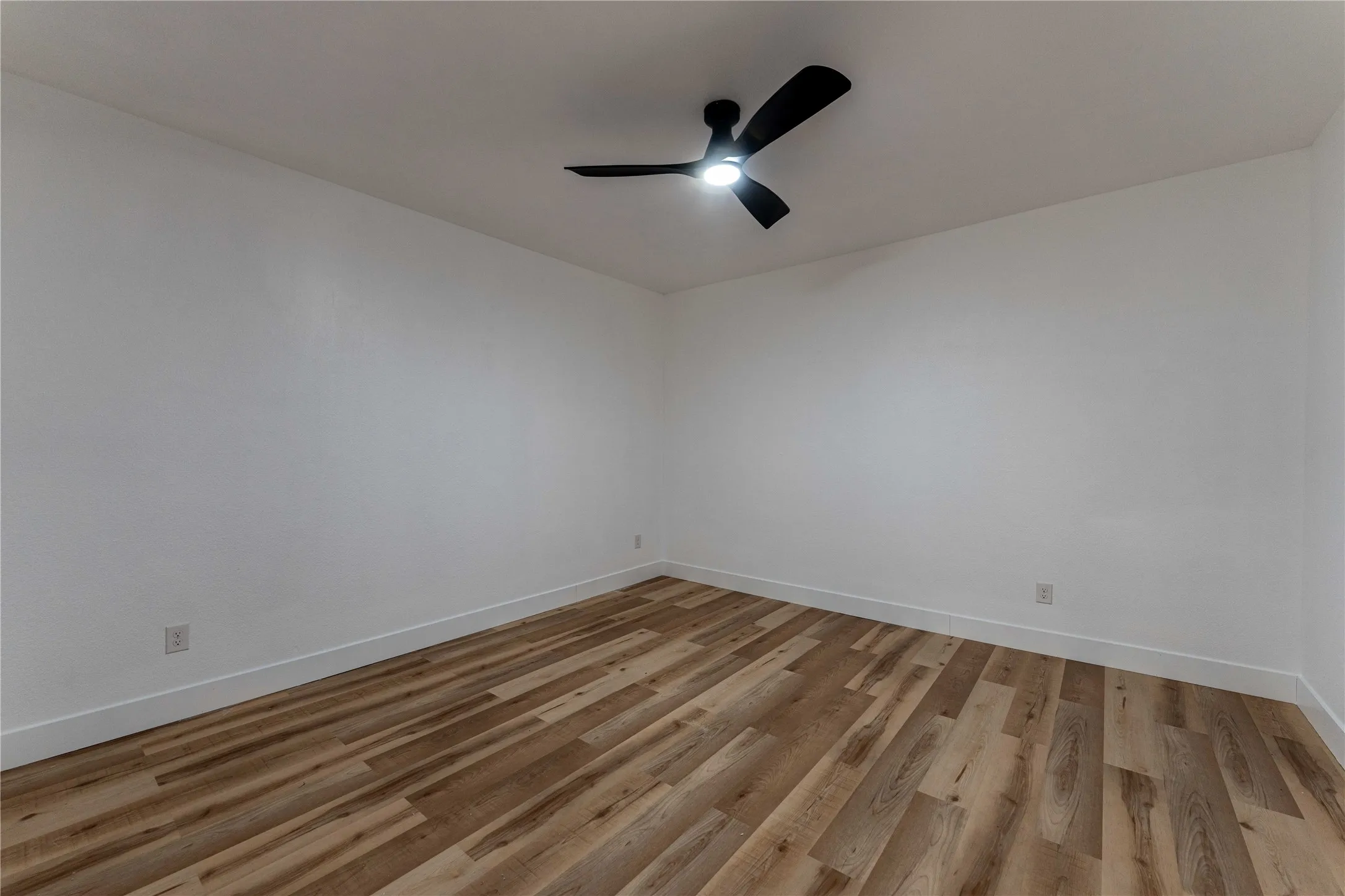 Single Family Residence For Sale in Hopkins County , 606 Davis Street N, Sulphur Springs, Texas 75482, 3 Bedroom, 2 Bathroom, Garage spaces, 1,834 Sqft, built in 1935, mls#21374787, Real Estate Agent in Sulphur Springs, Homes For Sale in Hopkins county, Homes For Sale in Sulphur Springs, Realtor in Sulphur Springs Texas, Real Estate Brokerage Independent Realty Texas, Luminita Cordes Realtor