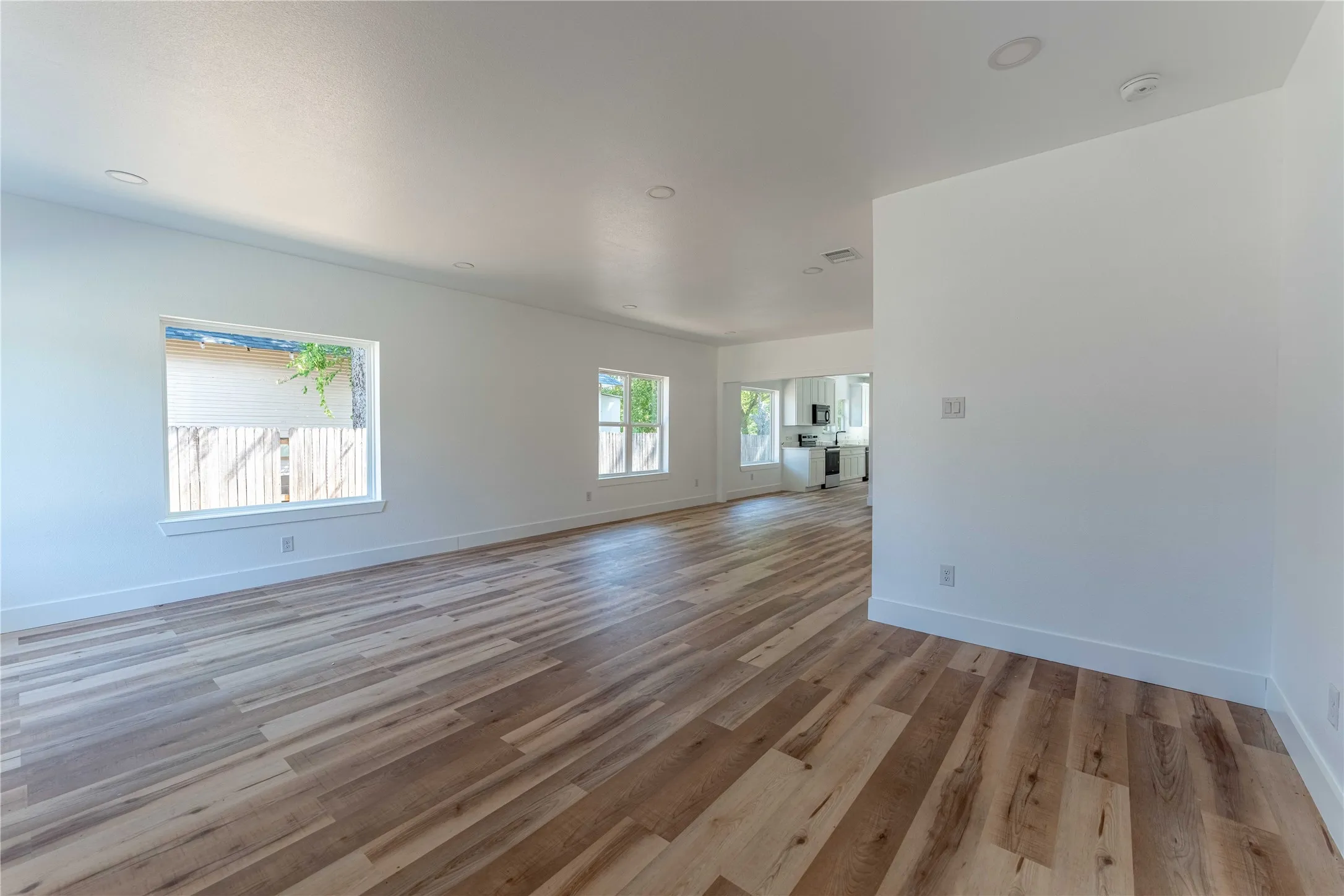 Single Family Residence For Sale in Hopkins County , 606 Davis Street N, Sulphur Springs, Texas 75482, 3 Bedroom, 2 Bathroom, Garage spaces, 1,834 Sqft, built in 1935, mls#21374787, Real Estate Agent in Sulphur Springs, Homes For Sale in Hopkins county, Homes For Sale in Sulphur Springs, Realtor in Sulphur Springs Texas, Real Estate Brokerage Independent Realty Texas, Luminita Cordes Realtor
