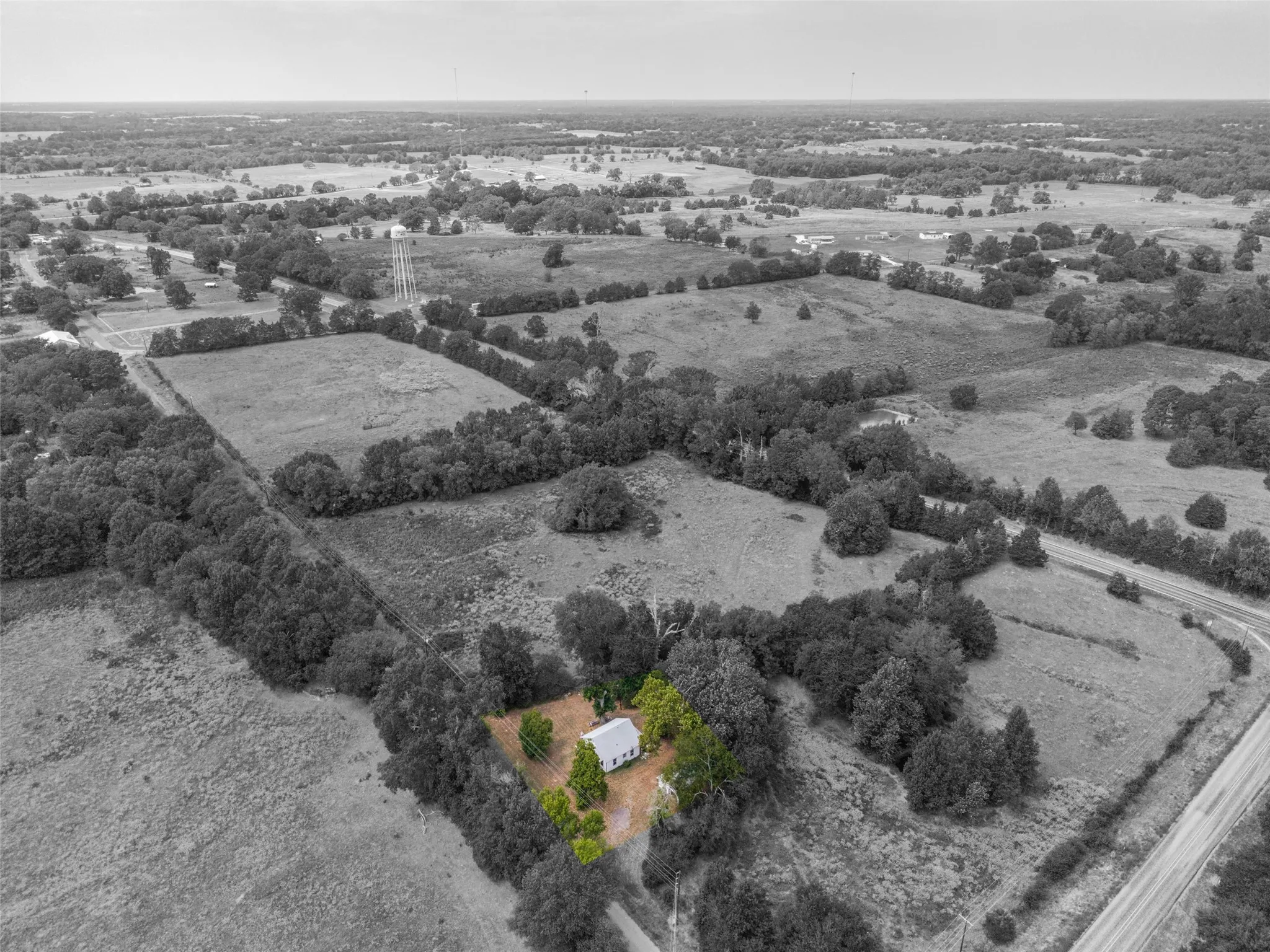 Single Family Residence For Sale in Wood County , 148 County Road 4988, Winnsboro, Texas 75494, 2 Bedroom, 1 Bathroom, 2 Garage spaces, 784 Sqft, built in 1989, mls#21374930, Real Estate Agent in Winnsboro, Homes For Sale in Wood county, Homes For Sale in Winnsboro, Realtor in Winnsboro Texas, Real Estate Brokerage Independent Realty Texas, Luminita Cordes Realtor