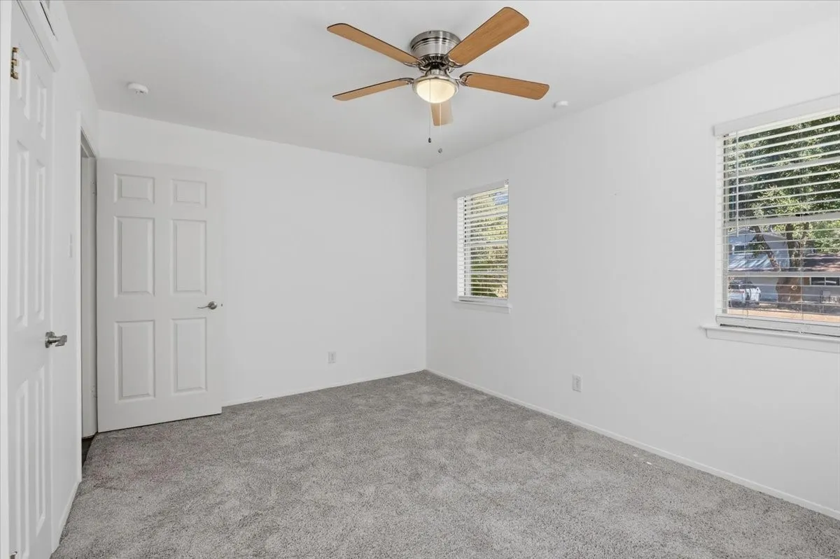 Single Family Residence For Sale in Tarrant County , 4711 Hope Street, River Oaks, Texas 76114, 3 Bedroom, 2 Bathroom, 2 Garage spaces, 1,420 Sqft, built in 1961, mls#21374809, Real Estate Agent in River Oaks, Homes For Sale in Tarrant county, Homes For Sale in River Oaks, Realtor in River Oaks Texas, Real Estate Brokerage Independent Realty Texas, Luminita Cordes Realtor