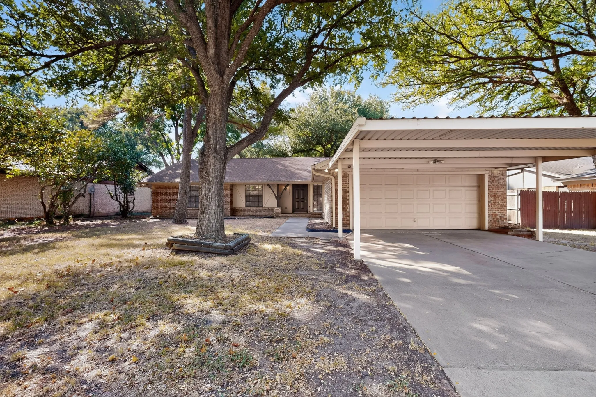 Single Family Residence For Sale in Tarrant County , 1020 Almond Drive, Mansfield, Texas 76063, 3 Bedroom, 2 Bathroom, 2 Garage spaces, 1,695 Sqft, built in 1976, mls#21373785, Real Estate Agent in Mansfield, Homes For Sale in Tarrant county, Homes For Sale in Mansfield, Realtor in Mansfield Texas, Real Estate Brokerage Independent Realty Texas, Luminita Cordes Realtor