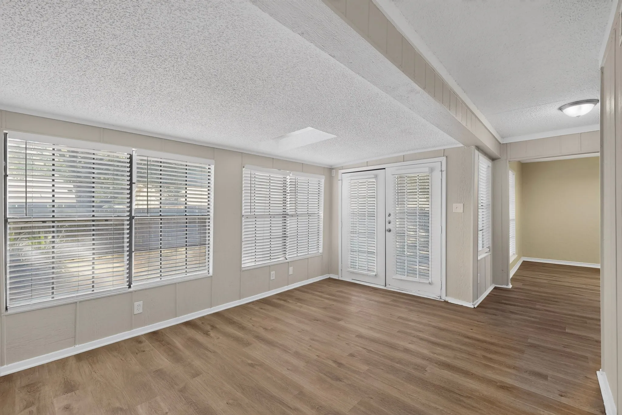Single Family Residence For Sale in Tarrant County , 1020 Almond Drive, Mansfield, Texas 76063, 3 Bedroom, 2 Bathroom, 2 Garage spaces, 1,695 Sqft, built in 1976, mls#21373785, Real Estate Agent in Mansfield, Homes For Sale in Tarrant county, Homes For Sale in Mansfield, Realtor in Mansfield Texas, Real Estate Brokerage Independent Realty Texas, Luminita Cordes Realtor