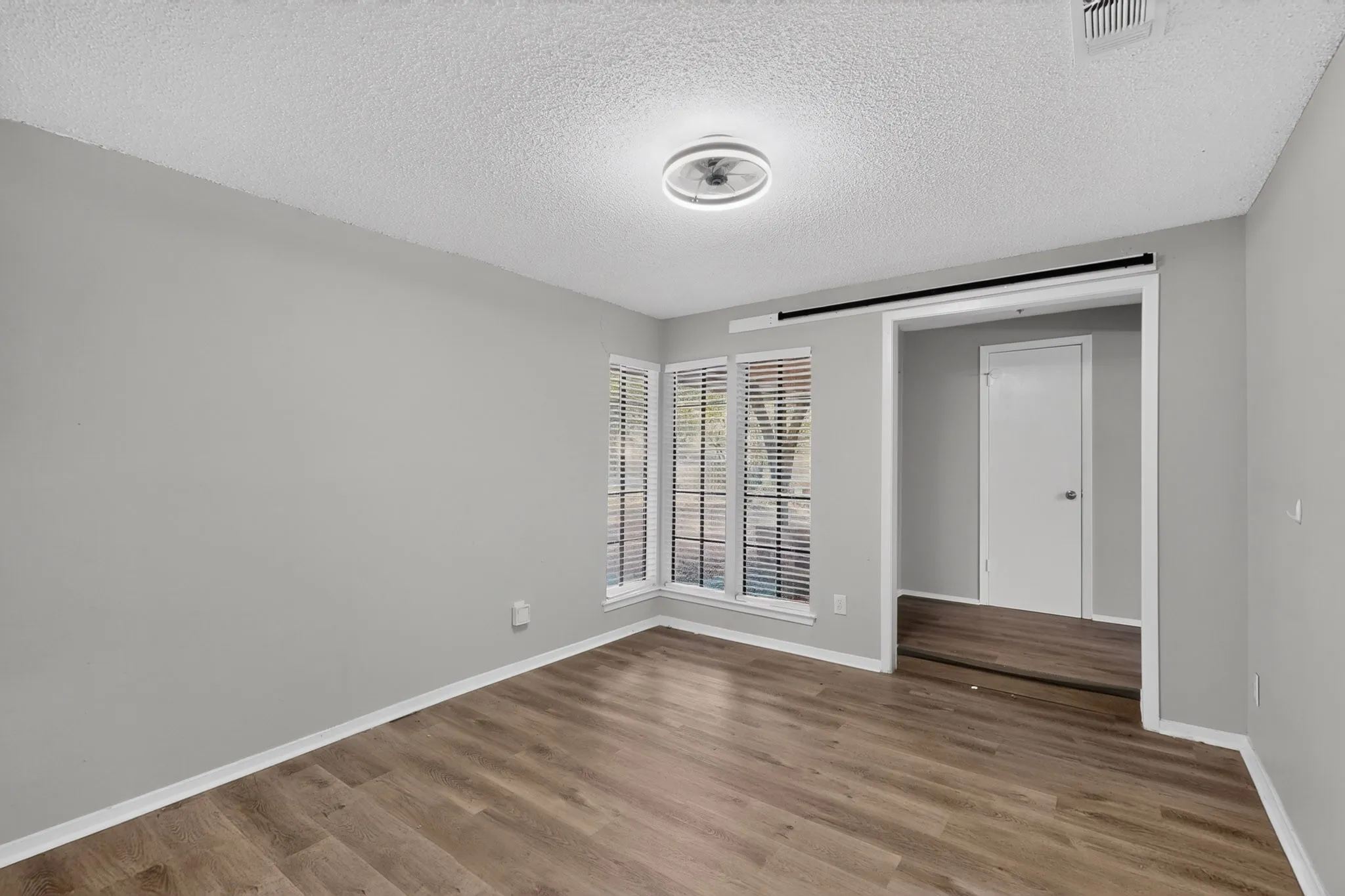 Single Family Residence For Sale in Tarrant County , 1020 Almond Drive, Mansfield, Texas 76063, 3 Bedroom, 2 Bathroom, 2 Garage spaces, 1,695 Sqft, built in 1976, mls#21373785, Real Estate Agent in Mansfield, Homes For Sale in Tarrant county, Homes For Sale in Mansfield, Realtor in Mansfield Texas, Real Estate Brokerage Independent Realty Texas, Luminita Cordes Realtor