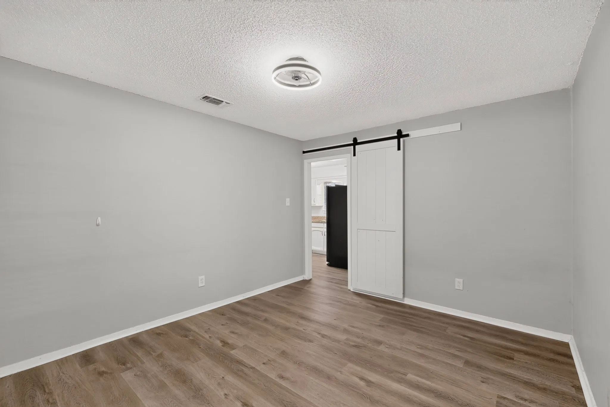 Single Family Residence For Sale in Tarrant County , 1020 Almond Drive, Mansfield, Texas 76063, 3 Bedroom, 2 Bathroom, 2 Garage spaces, 1,695 Sqft, built in 1976, mls#21373785, Real Estate Agent in Mansfield, Homes For Sale in Tarrant county, Homes For Sale in Mansfield, Realtor in Mansfield Texas, Real Estate Brokerage Independent Realty Texas, Luminita Cordes Realtor