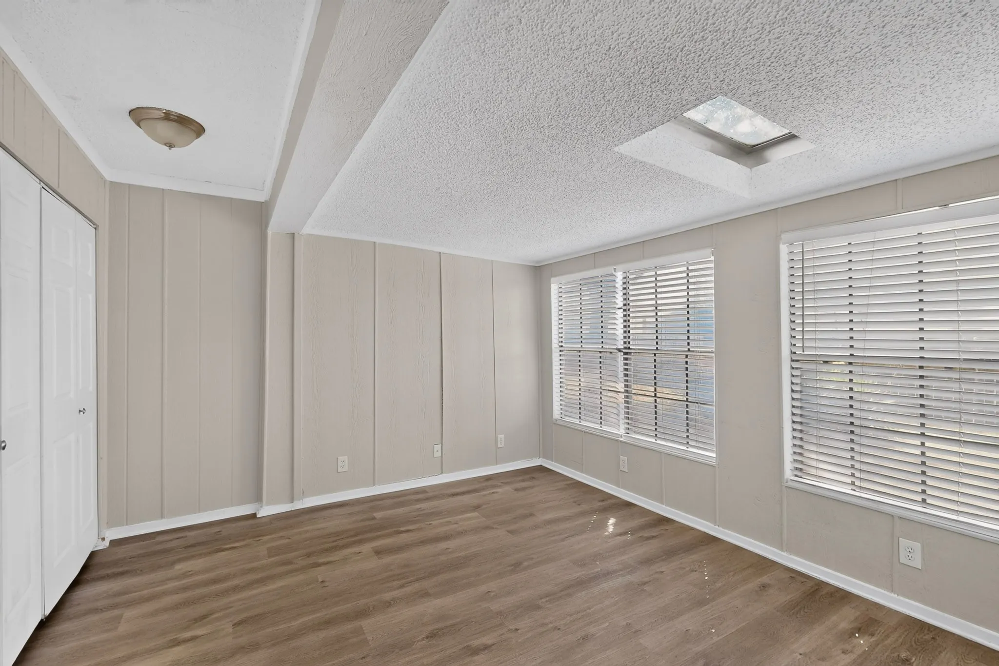 Single Family Residence For Sale in Tarrant County , 1020 Almond Drive, Mansfield, Texas 76063, 3 Bedroom, 2 Bathroom, 2 Garage spaces, 1,695 Sqft, built in 1976, mls#21373785, Real Estate Agent in Mansfield, Homes For Sale in Tarrant county, Homes For Sale in Mansfield, Realtor in Mansfield Texas, Real Estate Brokerage Independent Realty Texas, Luminita Cordes Realtor