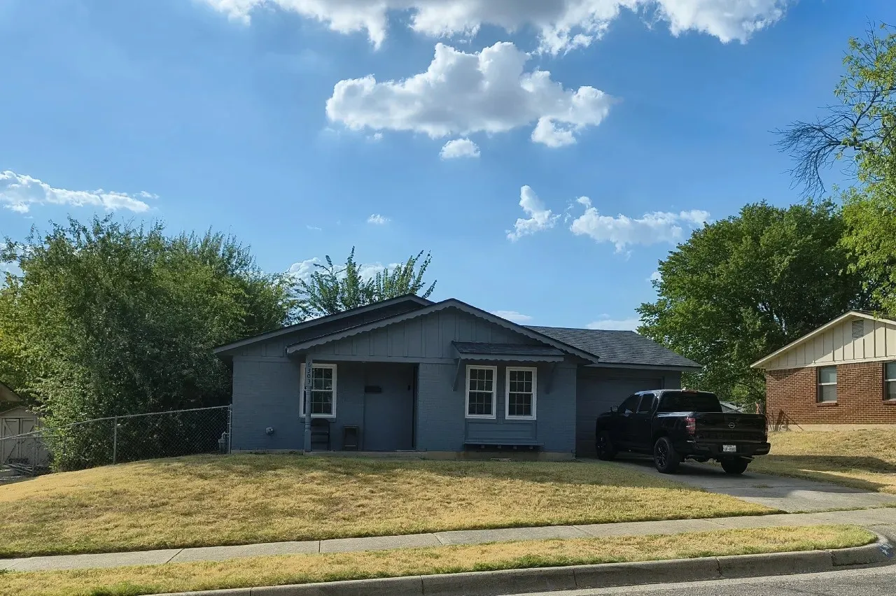 Single Family Residence For Sale in Tarrant County , 6303 Basswood Drive, Fort Worth, Texas 76135, 2 Bedroom, 1 Bathroom, 1 Garage spaces, 1,032 Sqft, built in 1963, mls#21373794, Real Estate Agent in Fort Worth, Homes For Sale in Tarrant county, Homes For Sale in Fort Worth, Realtor in Fort Worth Texas, Real Estate Brokerage Independent Realty Texas, Luminita Cordes Realtor