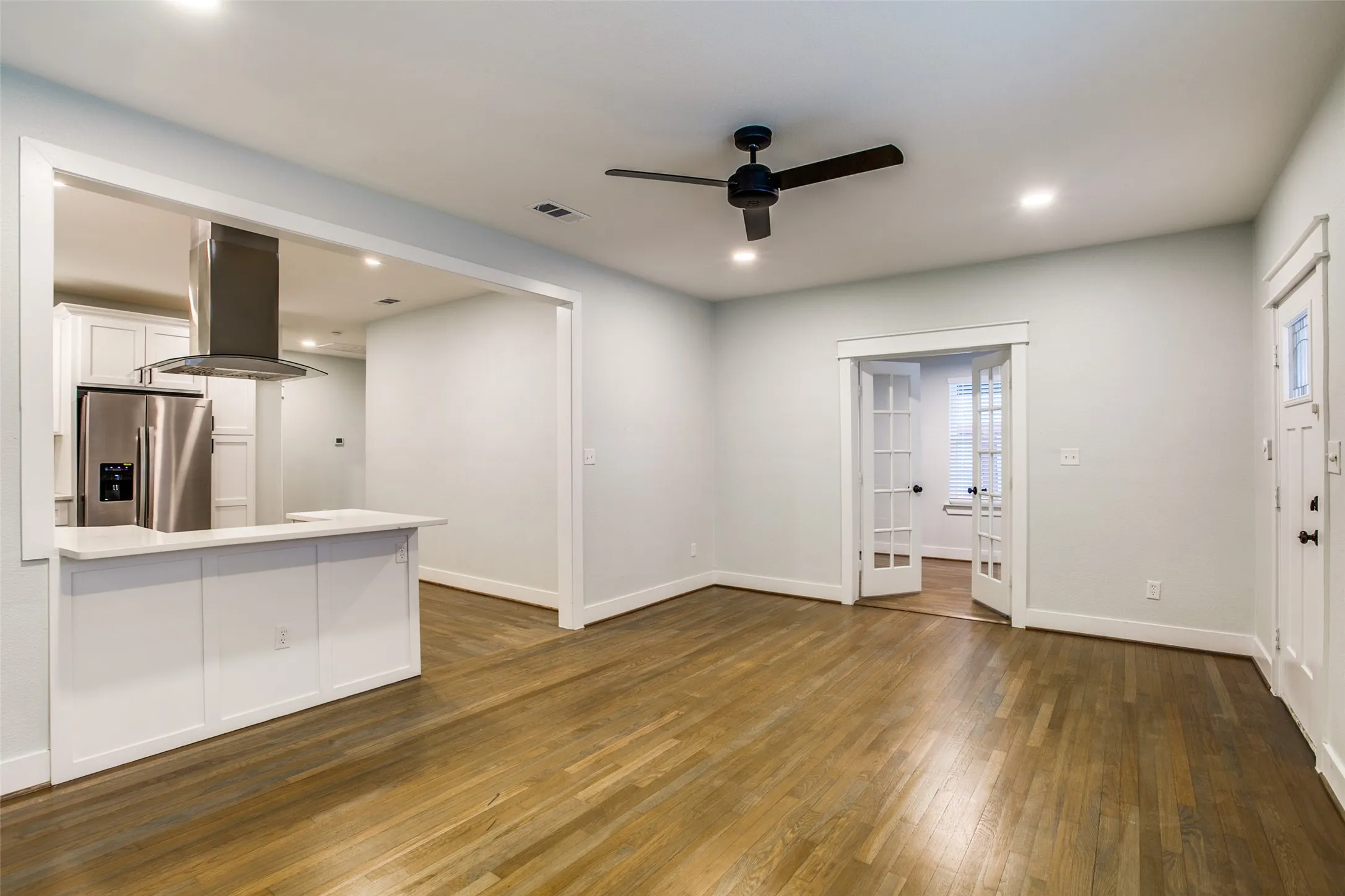 Single Family Residence For Rent in Dallas County , 619 Pembroke Avenue, Dallas, Texas 75208, 3 Bedroom, 2 Bathroom, Garage spaces, 1,550 Sqft, built in 1930, mls#21367973, Real Estate Agent in Dallas, Homes For Rent in Dallas county, Homes For Rent in Dallas, Realtor in Dallas Texas, Real Estate Brokerage Independent Realty Texas, Luminita Cordes Realtor