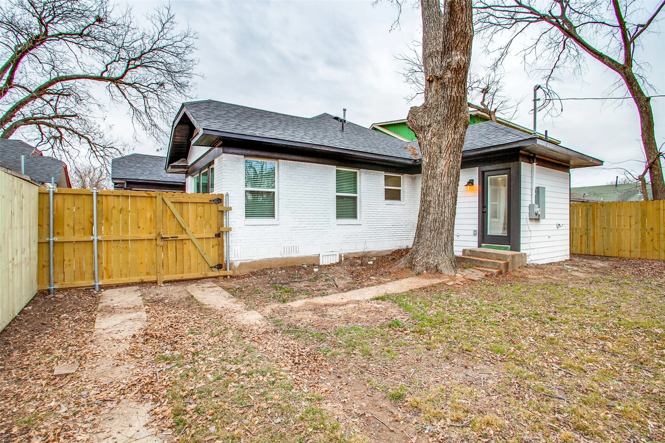 Single Family Residence For Rent in Dallas County , 619 Pembroke Avenue, Dallas, Texas 75208, 3 Bedroom, 2 Bathroom, Garage spaces, 1,550 Sqft, built in 1930, mls#21367973, Real Estate Agent in Dallas, Homes For Rent in Dallas county, Homes For Rent in Dallas, Realtor in Dallas Texas, Real Estate Brokerage Independent Realty Texas, Luminita Cordes Realtor