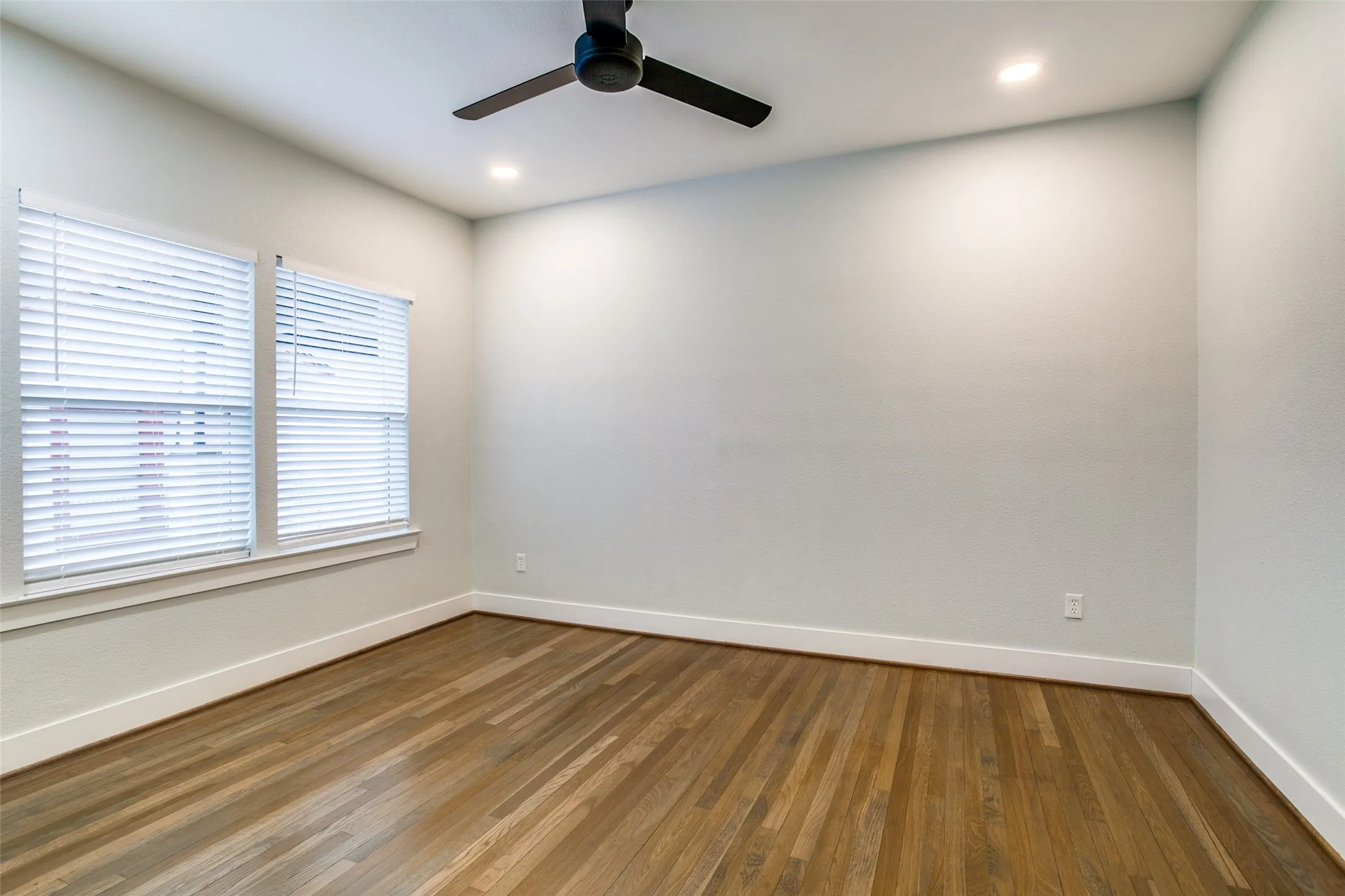Single Family Residence For Rent in Dallas County , 619 Pembroke Avenue, Dallas, Texas 75208, 3 Bedroom, 2 Bathroom, Garage spaces, 1,550 Sqft, built in 1930, mls#21367973, Real Estate Agent in Dallas, Homes For Rent in Dallas county, Homes For Rent in Dallas, Realtor in Dallas Texas, Real Estate Brokerage Independent Realty Texas, Luminita Cordes Realtor