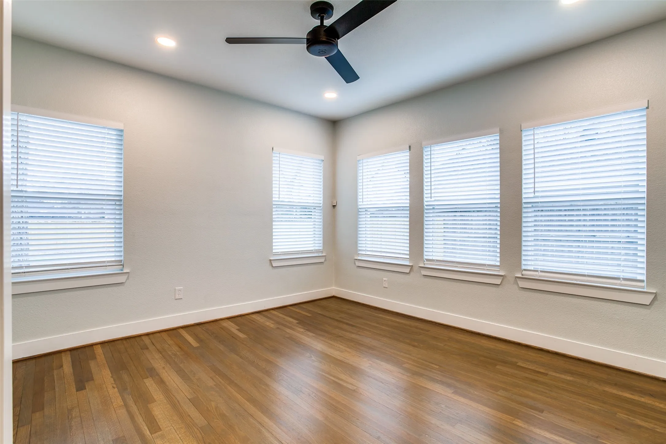 Single Family Residence For Rent in Dallas County , 619 Pembroke Avenue, Dallas, Texas 75208, 3 Bedroom, 2 Bathroom, Garage spaces, 1,550 Sqft, built in 1930, mls#21367973, Real Estate Agent in Dallas, Homes For Rent in Dallas county, Homes For Rent in Dallas, Realtor in Dallas Texas, Real Estate Brokerage Independent Realty Texas, Luminita Cordes Realtor