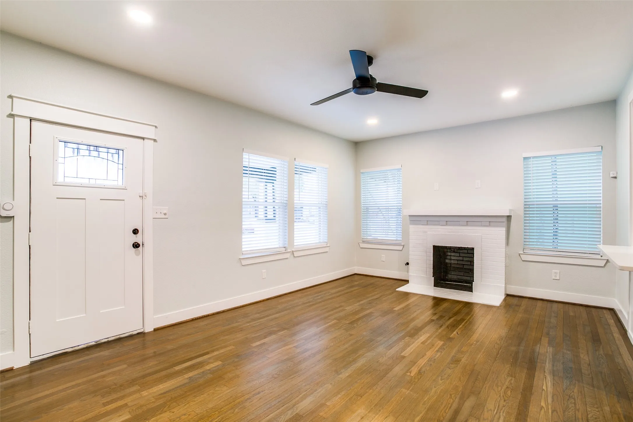 Single Family Residence For Rent in Dallas County , 619 Pembroke Avenue, Dallas, Texas 75208, 3 Bedroom, 2 Bathroom, Garage spaces, 1,550 Sqft, built in 1930, mls#21367973, Real Estate Agent in Dallas, Homes For Rent in Dallas county, Homes For Rent in Dallas, Realtor in Dallas Texas, Real Estate Brokerage Independent Realty Texas, Luminita Cordes Realtor