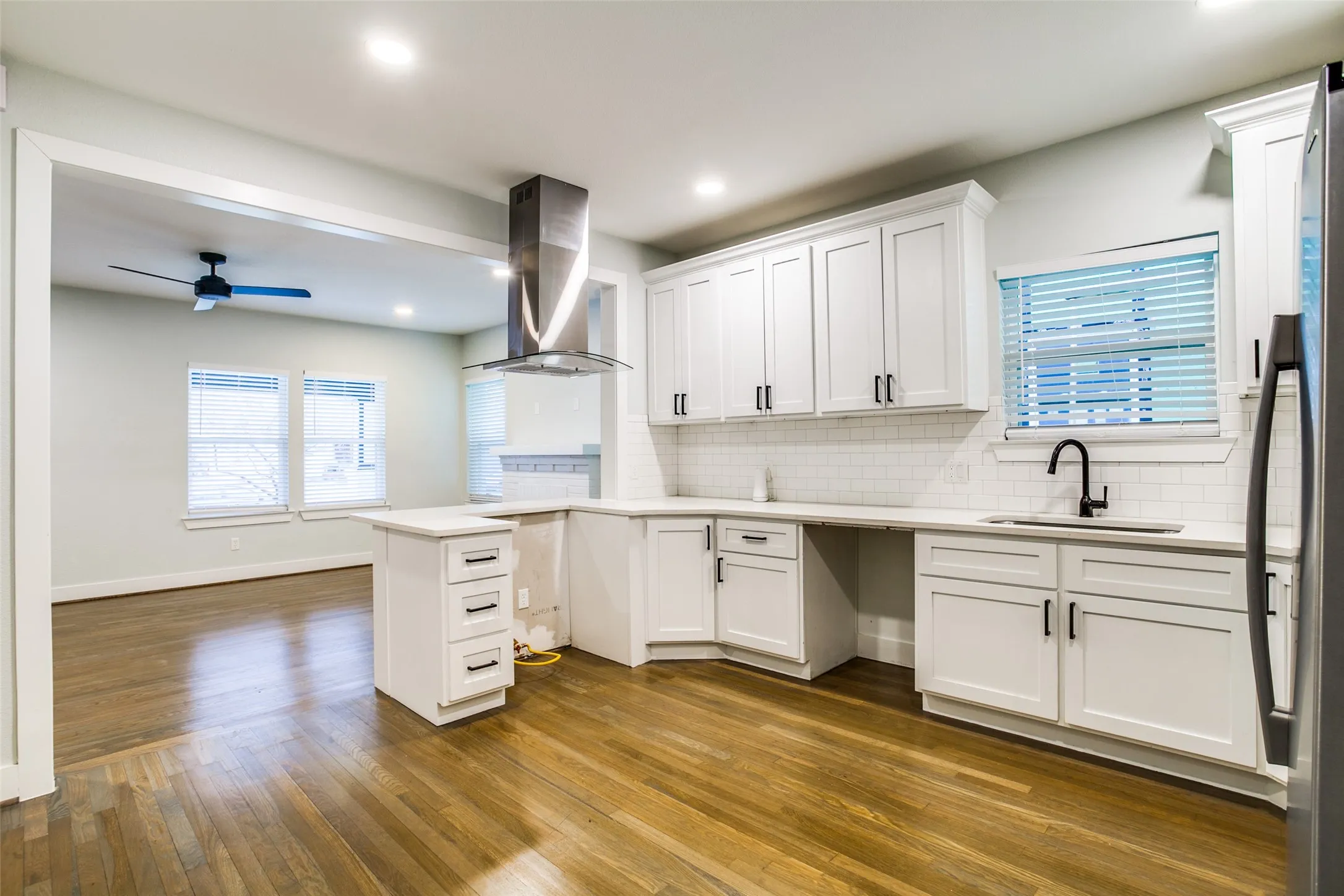 Single Family Residence For Rent in Dallas County , 619 Pembroke Avenue, Dallas, Texas 75208, 3 Bedroom, 2 Bathroom, Garage spaces, 1,550 Sqft, built in 1930, mls#21367973, Real Estate Agent in Dallas, Homes For Rent in Dallas county, Homes For Rent in Dallas, Realtor in Dallas Texas, Real Estate Brokerage Independent Realty Texas, Luminita Cordes Realtor