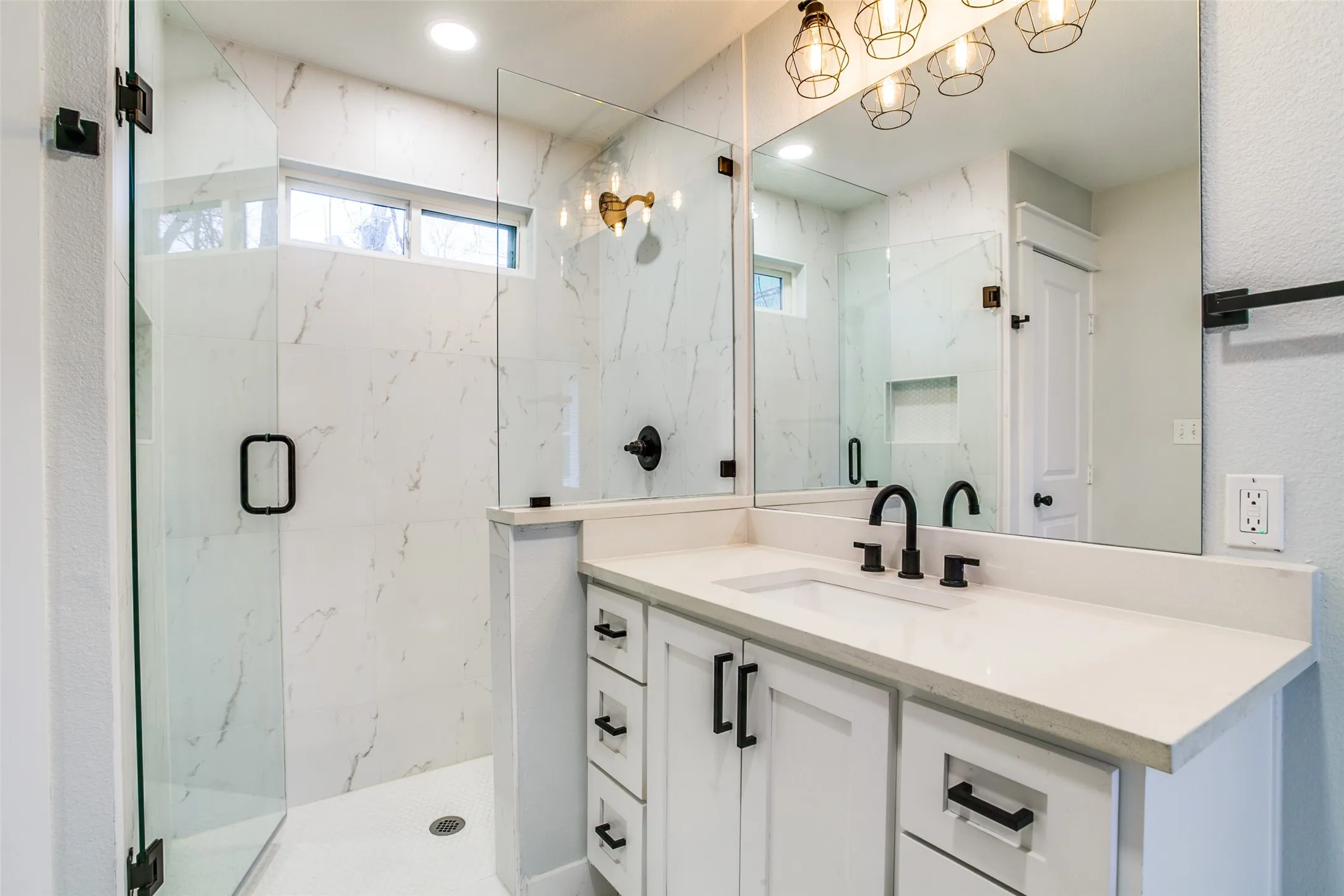Single Family Residence For Rent in Dallas County , 619 Pembroke Avenue, Dallas, Texas 75208, 3 Bedroom, 2 Bathroom, Garage spaces, 1,550 Sqft, built in 1930, mls#21367973, Real Estate Agent in Dallas, Homes For Rent in Dallas county, Homes For Rent in Dallas, Realtor in Dallas Texas, Real Estate Brokerage Independent Realty Texas, Luminita Cordes Realtor