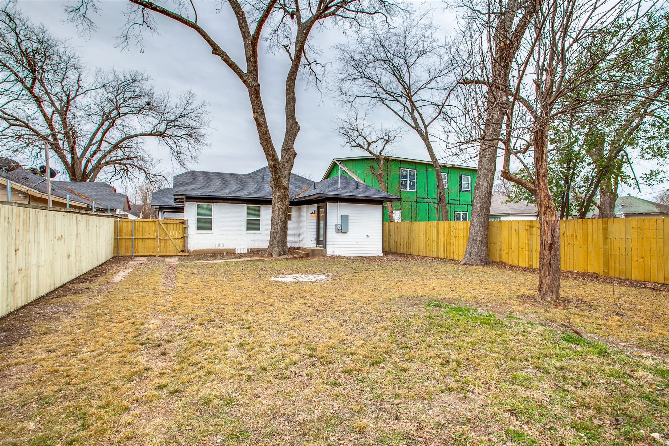 Single Family Residence For Rent in Dallas County , 619 Pembroke Avenue, Dallas, Texas 75208, 3 Bedroom, 2 Bathroom, Garage spaces, 1,550 Sqft, built in 1930, mls#21367973, Real Estate Agent in Dallas, Homes For Rent in Dallas county, Homes For Rent in Dallas, Realtor in Dallas Texas, Real Estate Brokerage Independent Realty Texas, Luminita Cordes Realtor