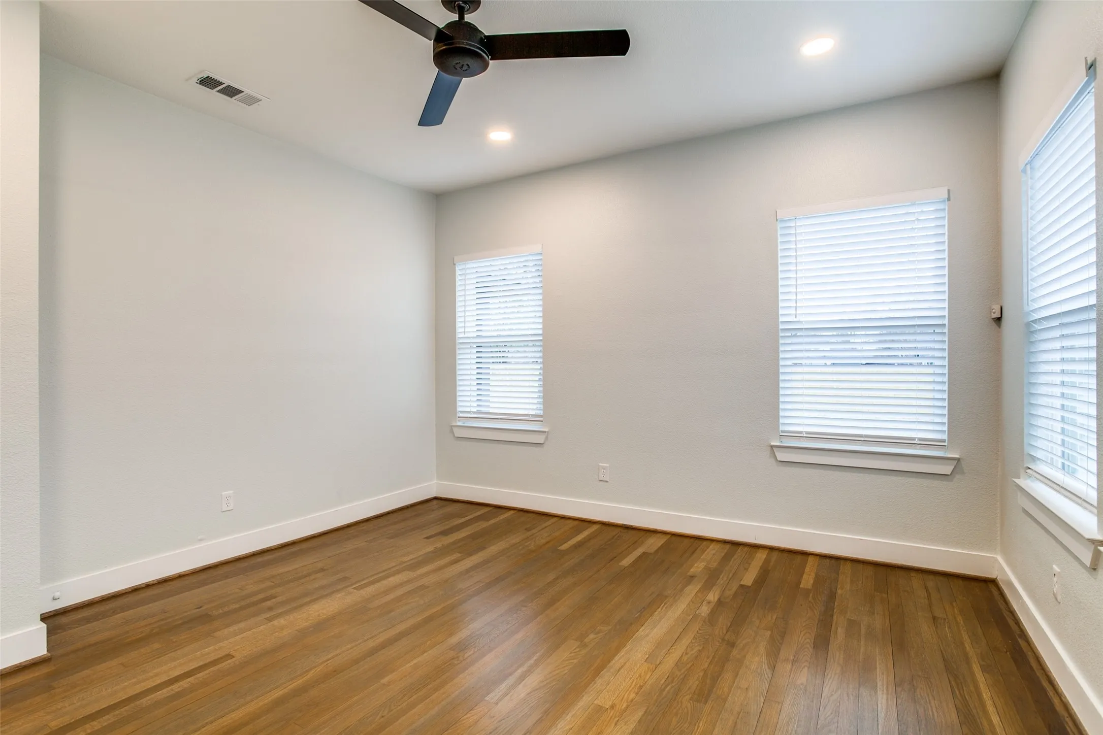 Single Family Residence For Rent in Dallas County , 619 Pembroke Avenue, Dallas, Texas 75208, 3 Bedroom, 2 Bathroom, Garage spaces, 1,550 Sqft, built in 1930, mls#21367973, Real Estate Agent in Dallas, Homes For Rent in Dallas county, Homes For Rent in Dallas, Realtor in Dallas Texas, Real Estate Brokerage Independent Realty Texas, Luminita Cordes Realtor