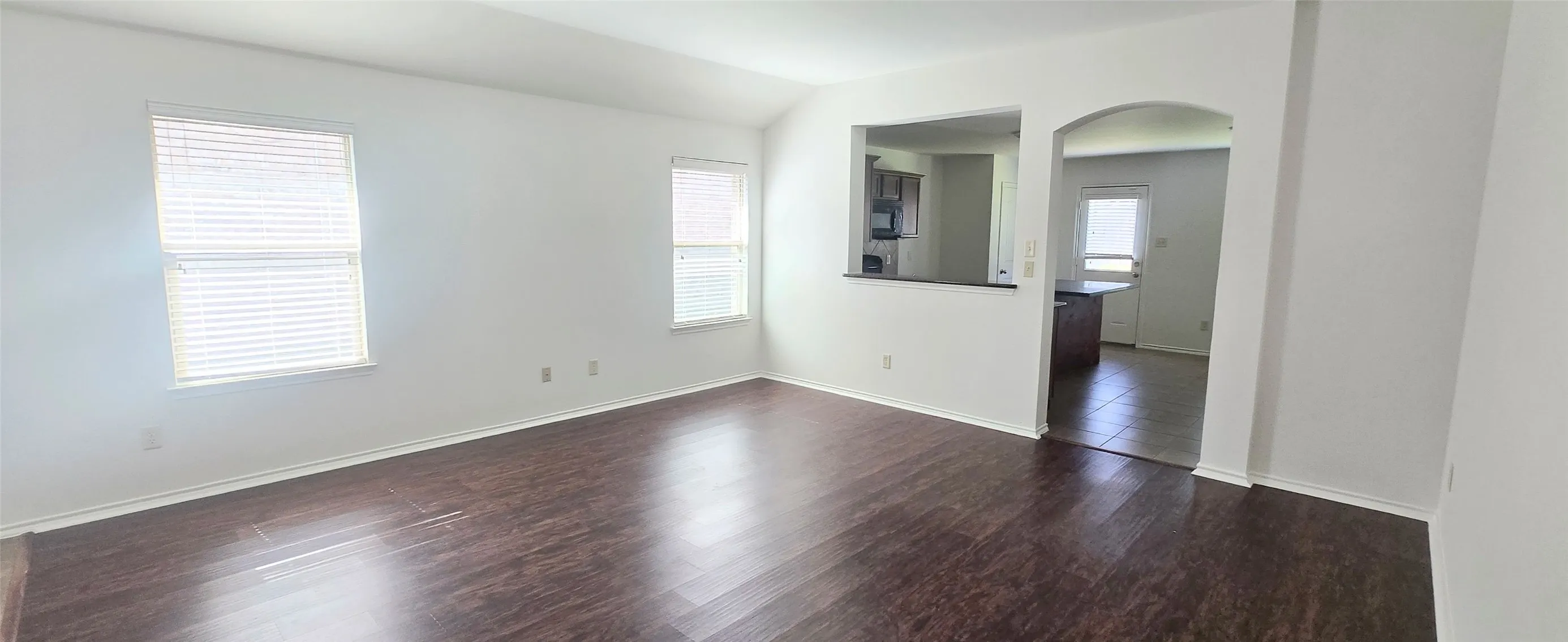 Single Family Residence For Rent in Collin County , 323 Vernon Street, Anna, Texas 75409, 4 Bedroom, 2 Bathroom, 2 Garage spaces, 1,645 Sqft, built in 2014, mls#21374936, Real Estate Agent in Anna, Homes For Rent in Collin county, Homes For Rent in Anna, Realtor in Anna Texas, Real Estate Brokerage Independent Realty Texas, Luminita Cordes Realtor