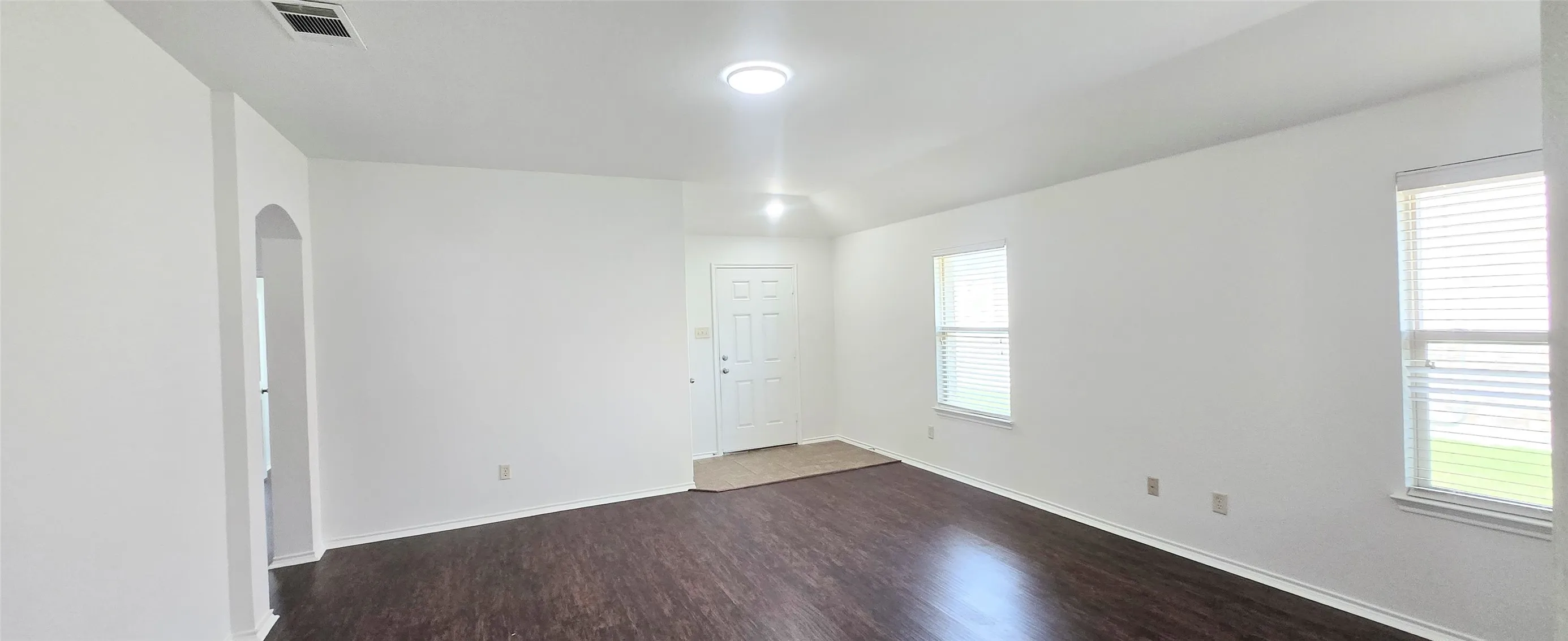 Single Family Residence For Rent in Collin County , 323 Vernon Street, Anna, Texas 75409, 4 Bedroom, 2 Bathroom, 2 Garage spaces, 1,645 Sqft, built in 2014, mls#21374936, Real Estate Agent in Anna, Homes For Rent in Collin county, Homes For Rent in Anna, Realtor in Anna Texas, Real Estate Brokerage Independent Realty Texas, Luminita Cordes Realtor