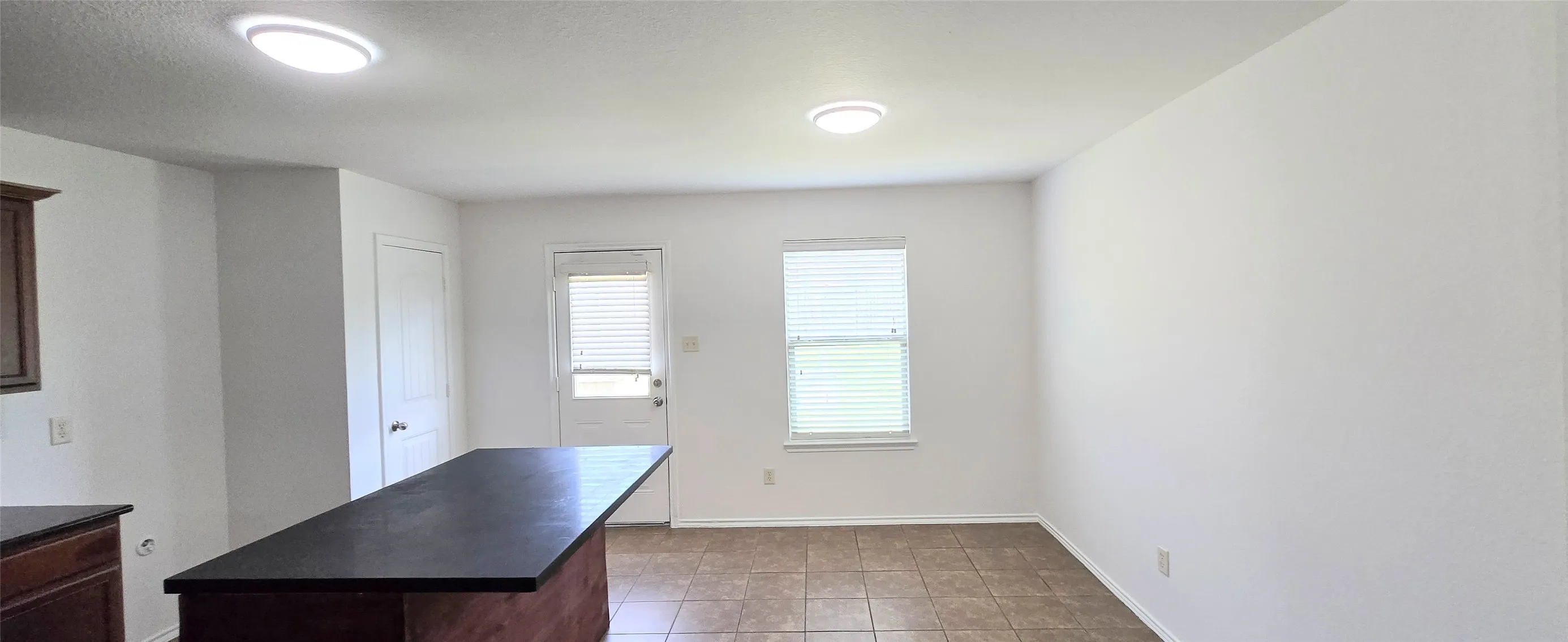 Single Family Residence For Rent in Collin County , 323 Vernon Street, Anna, Texas 75409, 4 Bedroom, 2 Bathroom, 2 Garage spaces, 1,645 Sqft, built in 2014, mls#21374936, Real Estate Agent in Anna, Homes For Rent in Collin county, Homes For Rent in Anna, Realtor in Anna Texas, Real Estate Brokerage Independent Realty Texas, Luminita Cordes Realtor
