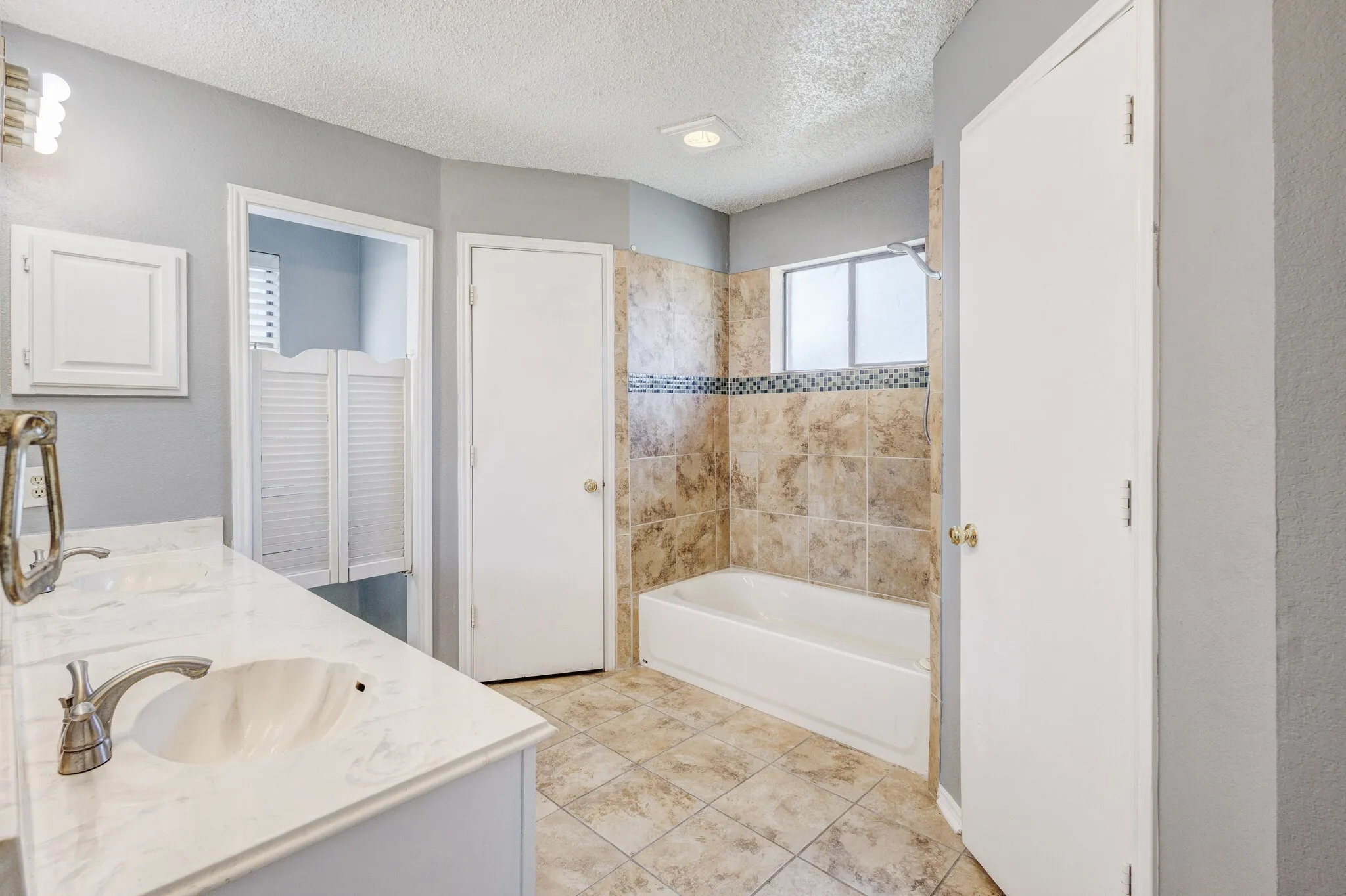 Single Family Residence For Sale in Dallas County , 1018 Dandelion Drive, Mesquite, Texas 75149, 3 Bedroom, 2 Bathroom, 2 Garage spaces, 1,589 Sqft, built in 1987, mls#21374940, Real Estate Agent in Mesquite, Homes For Sale in Dallas county, Homes For Sale in Mesquite, Realtor in Mesquite Texas, Real Estate Brokerage Independent Realty Texas, Luminita Cordes Realtor