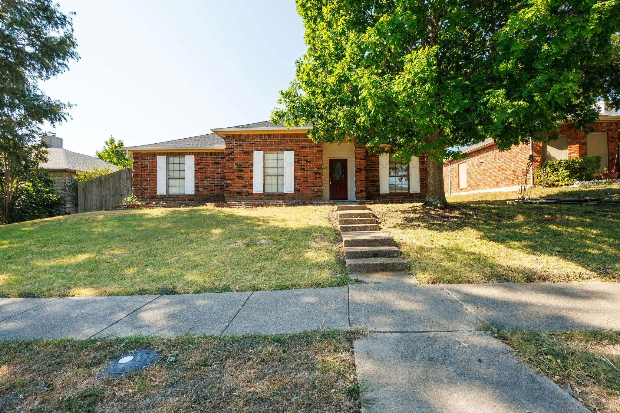 Single Family Residence For Sale in Dallas County , 1018 Dandelion Drive, Mesquite, Texas 75149, 3 Bedroom, 2 Bathroom, 2 Garage spaces, 1,589 Sqft, built in 1987, mls#21374940, Real Estate Agent in Mesquite, Homes For Sale in Dallas county, Homes For Sale in Mesquite, Realtor in Mesquite Texas, Real Estate Brokerage Independent Realty Texas, Luminita Cordes Realtor