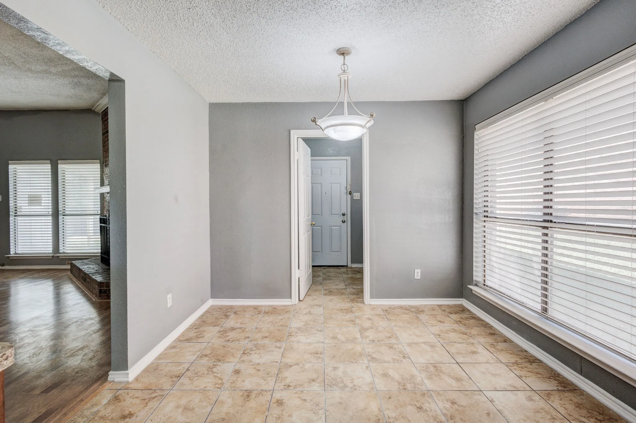 Single Family Residence For Sale in Dallas County , 1018 Dandelion Drive, Mesquite, Texas 75149, 3 Bedroom, 2 Bathroom, 2 Garage spaces, 1,589 Sqft, built in 1987, mls#21374940, Real Estate Agent in Mesquite, Homes For Sale in Dallas county, Homes For Sale in Mesquite, Realtor in Mesquite Texas, Real Estate Brokerage Independent Realty Texas, Luminita Cordes Realtor