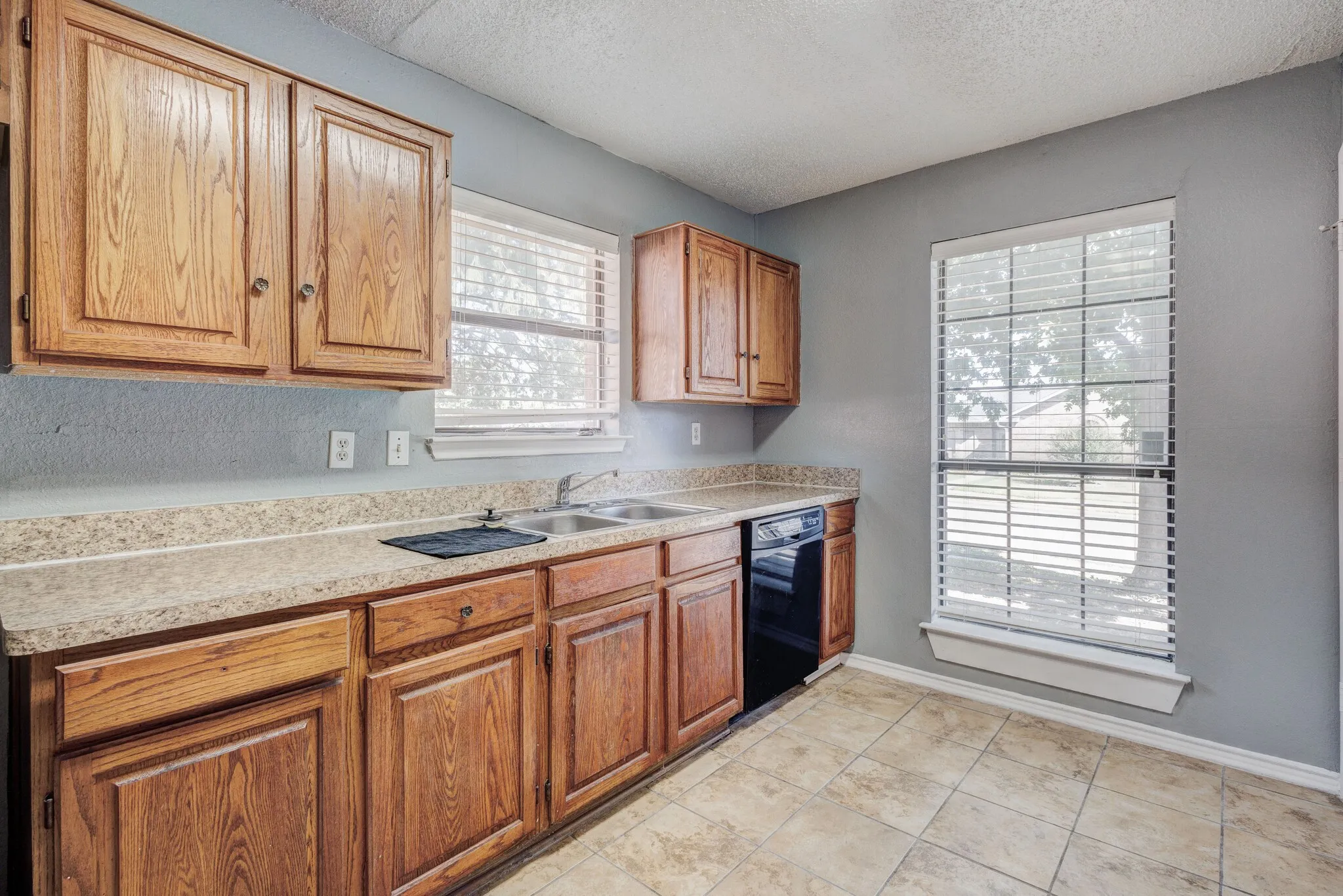 Single Family Residence For Sale in Dallas County , 1018 Dandelion Drive, Mesquite, Texas 75149, 3 Bedroom, 2 Bathroom, 2 Garage spaces, 1,589 Sqft, built in 1987, mls#21374940, Real Estate Agent in Mesquite, Homes For Sale in Dallas county, Homes For Sale in Mesquite, Realtor in Mesquite Texas, Real Estate Brokerage Independent Realty Texas, Luminita Cordes Realtor