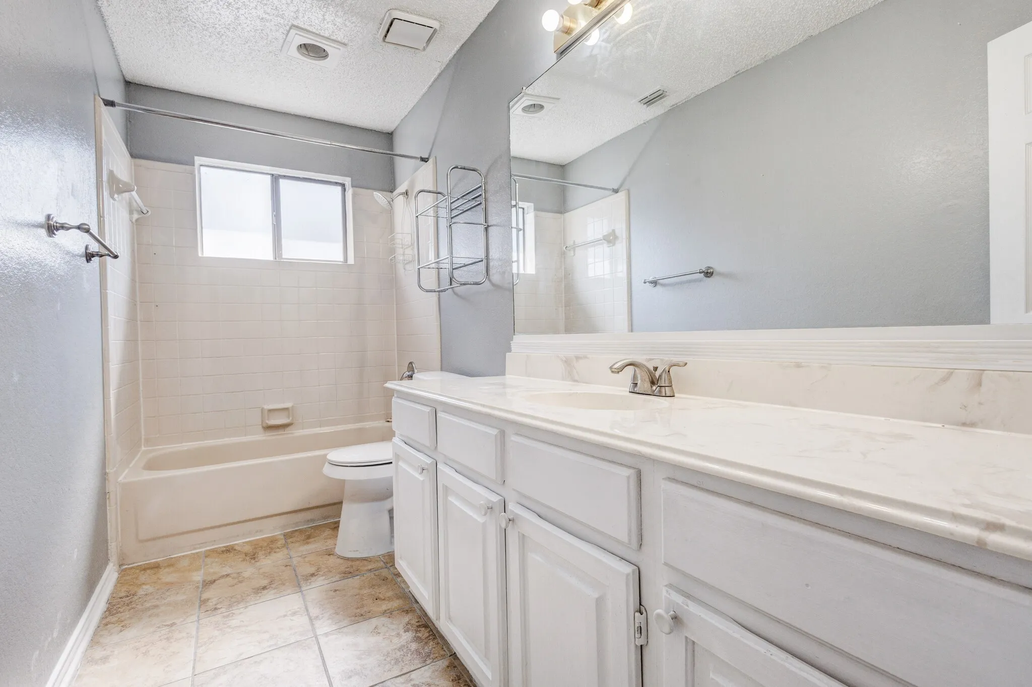 Single Family Residence For Sale in Dallas County , 1018 Dandelion Drive, Mesquite, Texas 75149, 3 Bedroom, 2 Bathroom, 2 Garage spaces, 1,589 Sqft, built in 1987, mls#21374940, Real Estate Agent in Mesquite, Homes For Sale in Dallas county, Homes For Sale in Mesquite, Realtor in Mesquite Texas, Real Estate Brokerage Independent Realty Texas, Luminita Cordes Realtor