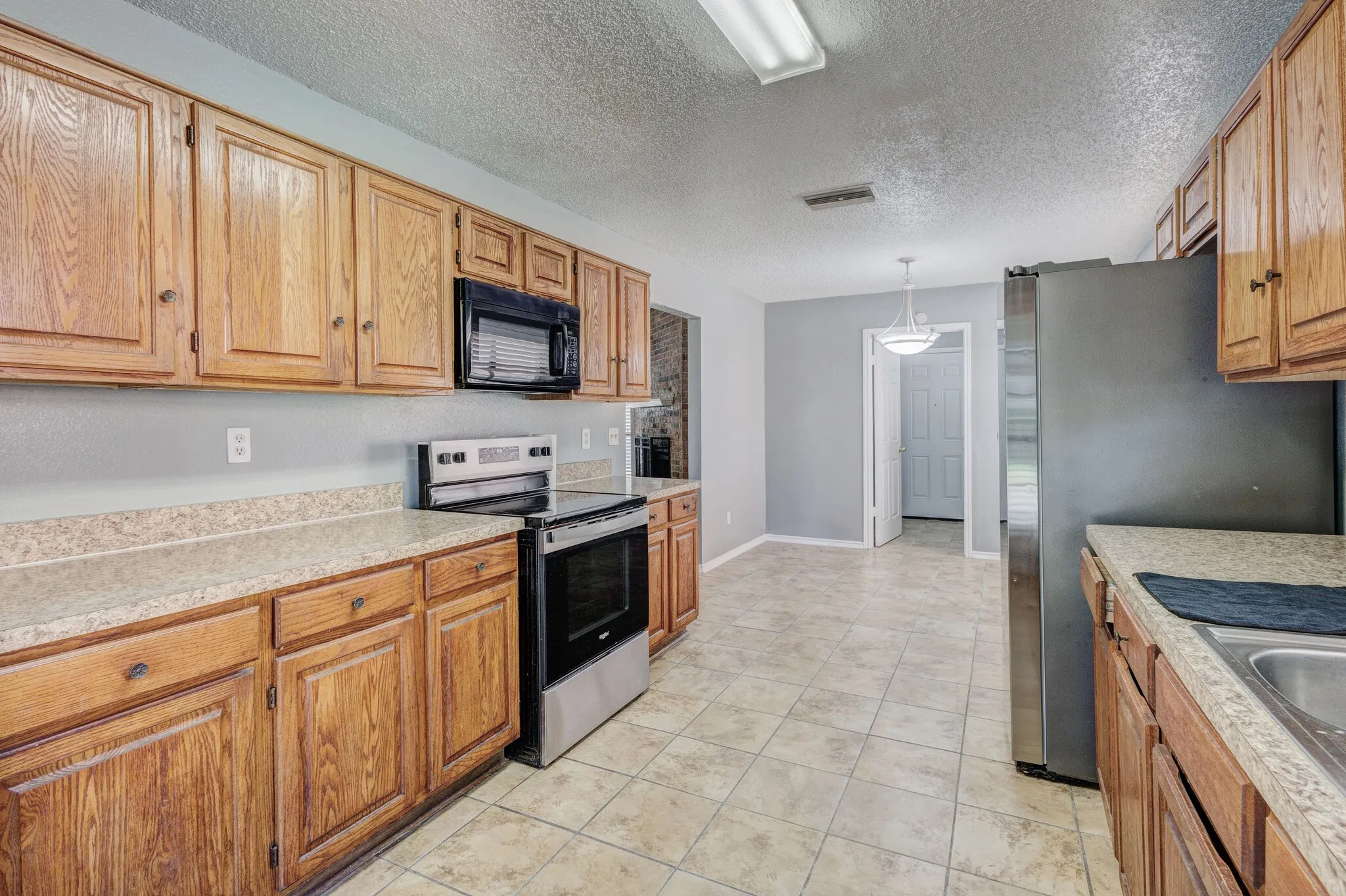 Single Family Residence For Sale in Dallas County , 1018 Dandelion Drive, Mesquite, Texas 75149, 3 Bedroom, 2 Bathroom, 2 Garage spaces, 1,589 Sqft, built in 1987, mls#21374940, Real Estate Agent in Mesquite, Homes For Sale in Dallas county, Homes For Sale in Mesquite, Realtor in Mesquite Texas, Real Estate Brokerage Independent Realty Texas, Luminita Cordes Realtor