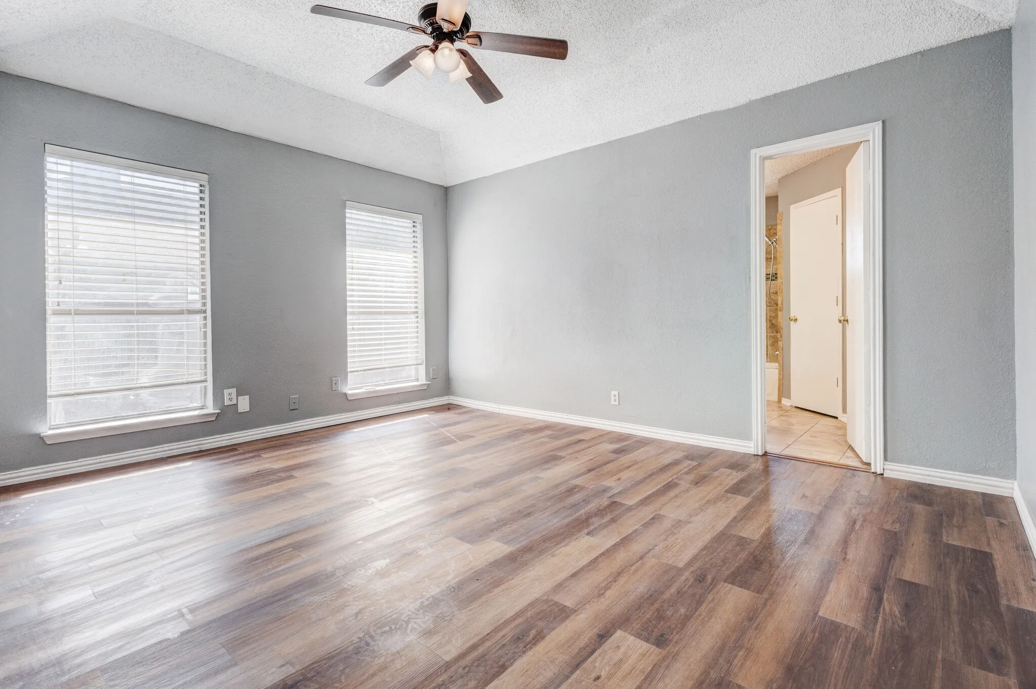Single Family Residence For Sale in Dallas County , 1018 Dandelion Drive, Mesquite, Texas 75149, 3 Bedroom, 2 Bathroom, 2 Garage spaces, 1,589 Sqft, built in 1987, mls#21374940, Real Estate Agent in Mesquite, Homes For Sale in Dallas county, Homes For Sale in Mesquite, Realtor in Mesquite Texas, Real Estate Brokerage Independent Realty Texas, Luminita Cordes Realtor