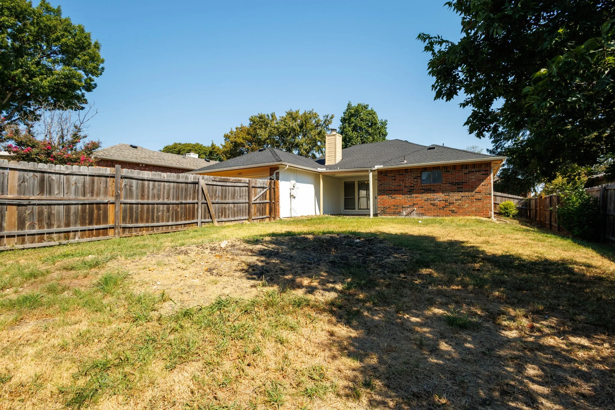 Single Family Residence For Sale in Dallas County , 1018 Dandelion Drive, Mesquite, Texas 75149, 3 Bedroom, 2 Bathroom, 2 Garage spaces, 1,589 Sqft, built in 1987, mls#21374940, Real Estate Agent in Mesquite, Homes For Sale in Dallas county, Homes For Sale in Mesquite, Realtor in Mesquite Texas, Real Estate Brokerage Independent Realty Texas, Luminita Cordes Realtor
