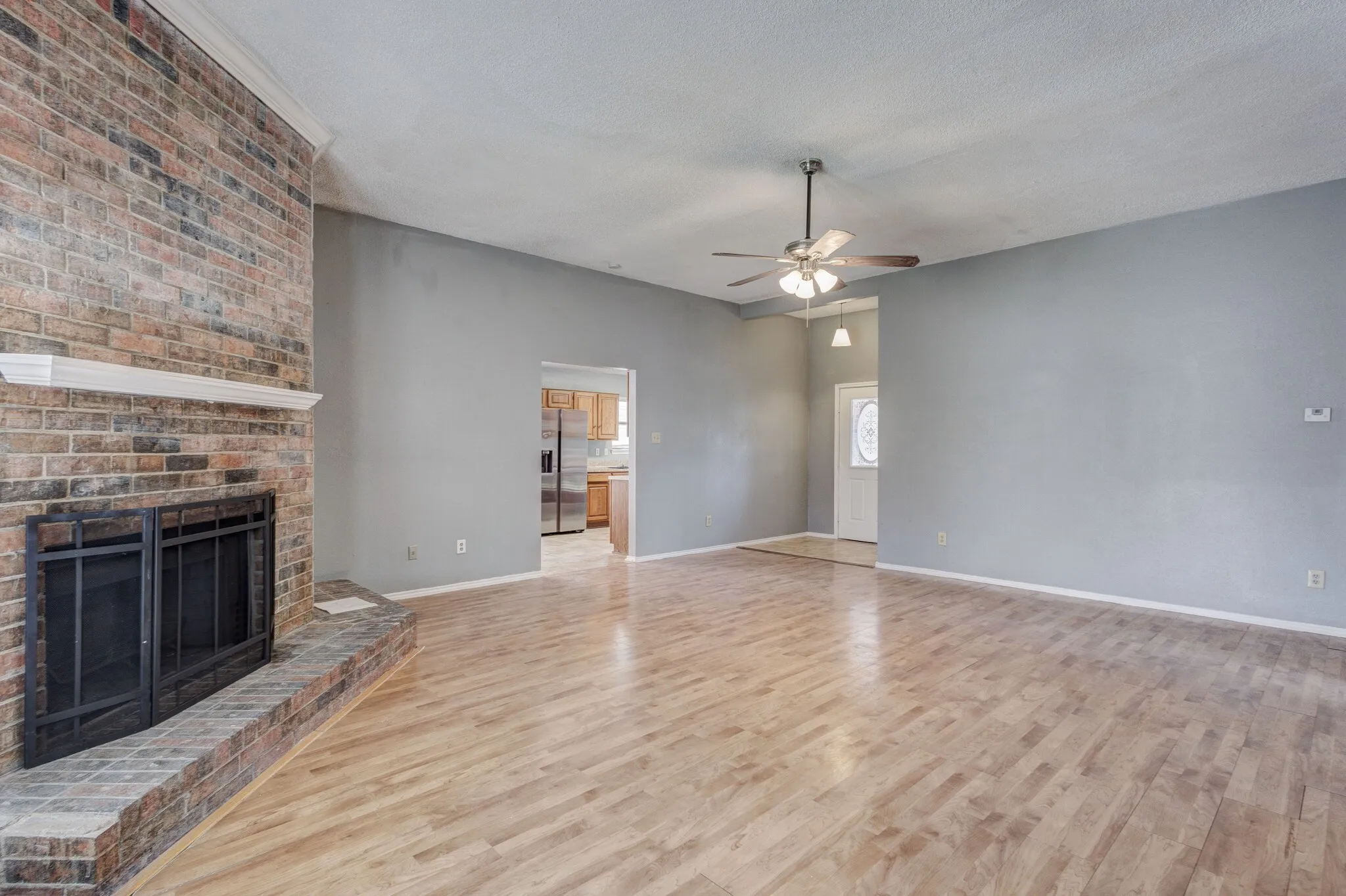 Single Family Residence For Sale in Dallas County , 1018 Dandelion Drive, Mesquite, Texas 75149, 3 Bedroom, 2 Bathroom, 2 Garage spaces, 1,589 Sqft, built in 1987, mls#21374940, Real Estate Agent in Mesquite, Homes For Sale in Dallas county, Homes For Sale in Mesquite, Realtor in Mesquite Texas, Real Estate Brokerage Independent Realty Texas, Luminita Cordes Realtor