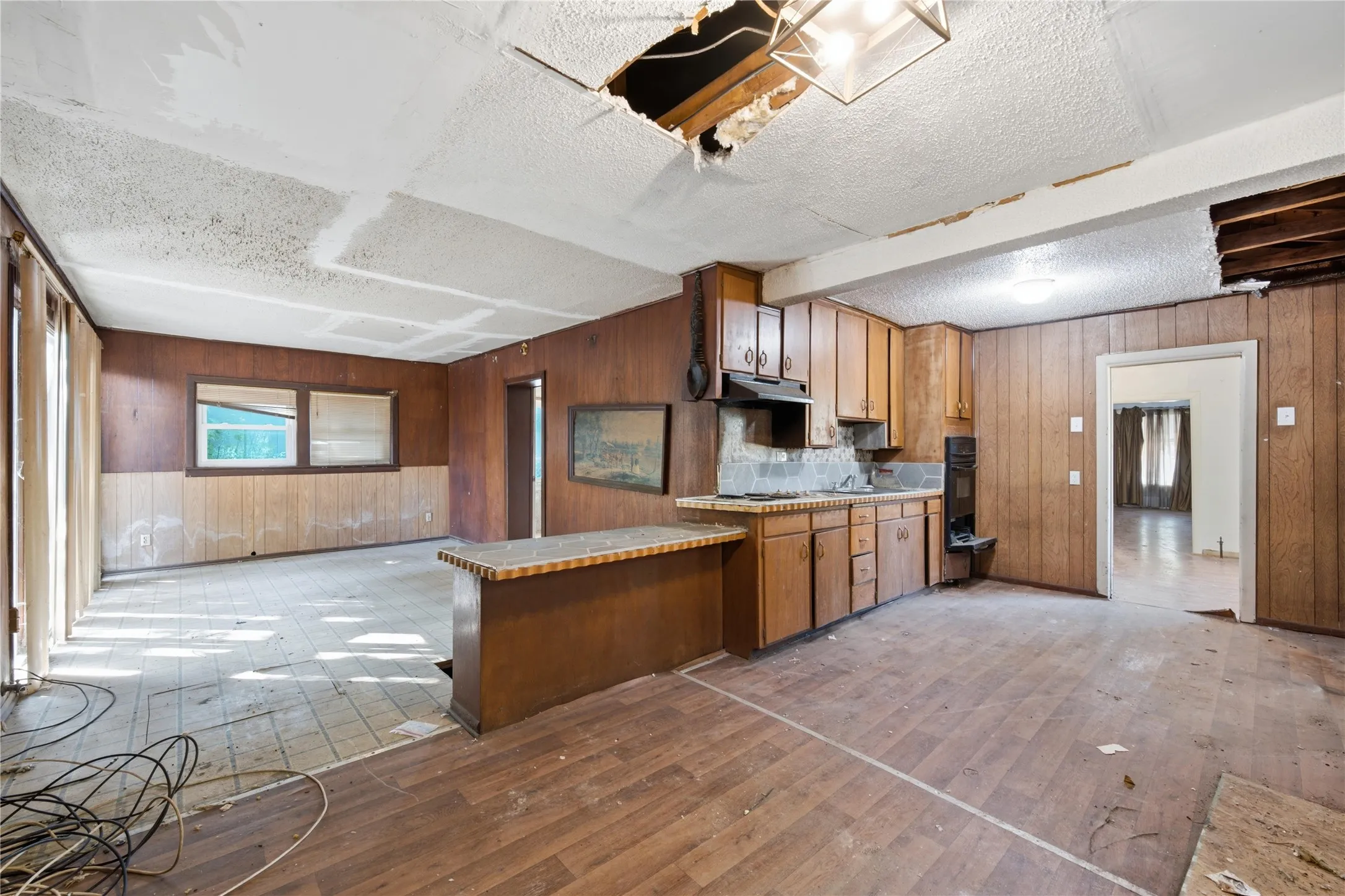 Single Family Residence For Sale in Mc Lennan County , 915 DAWSON Street, Waco, Texas 76704, 2 Bedroom, 1 Bathroom, Garage spaces, 1,386 Sqft, built in 1930, mls#21374868, Real Estate Agent in Waco, Homes For Sale in Mc Lennan county, Homes For Sale in Waco, Realtor in Waco Texas, Real Estate Brokerage Independent Realty Texas, Luminita Cordes Realtor