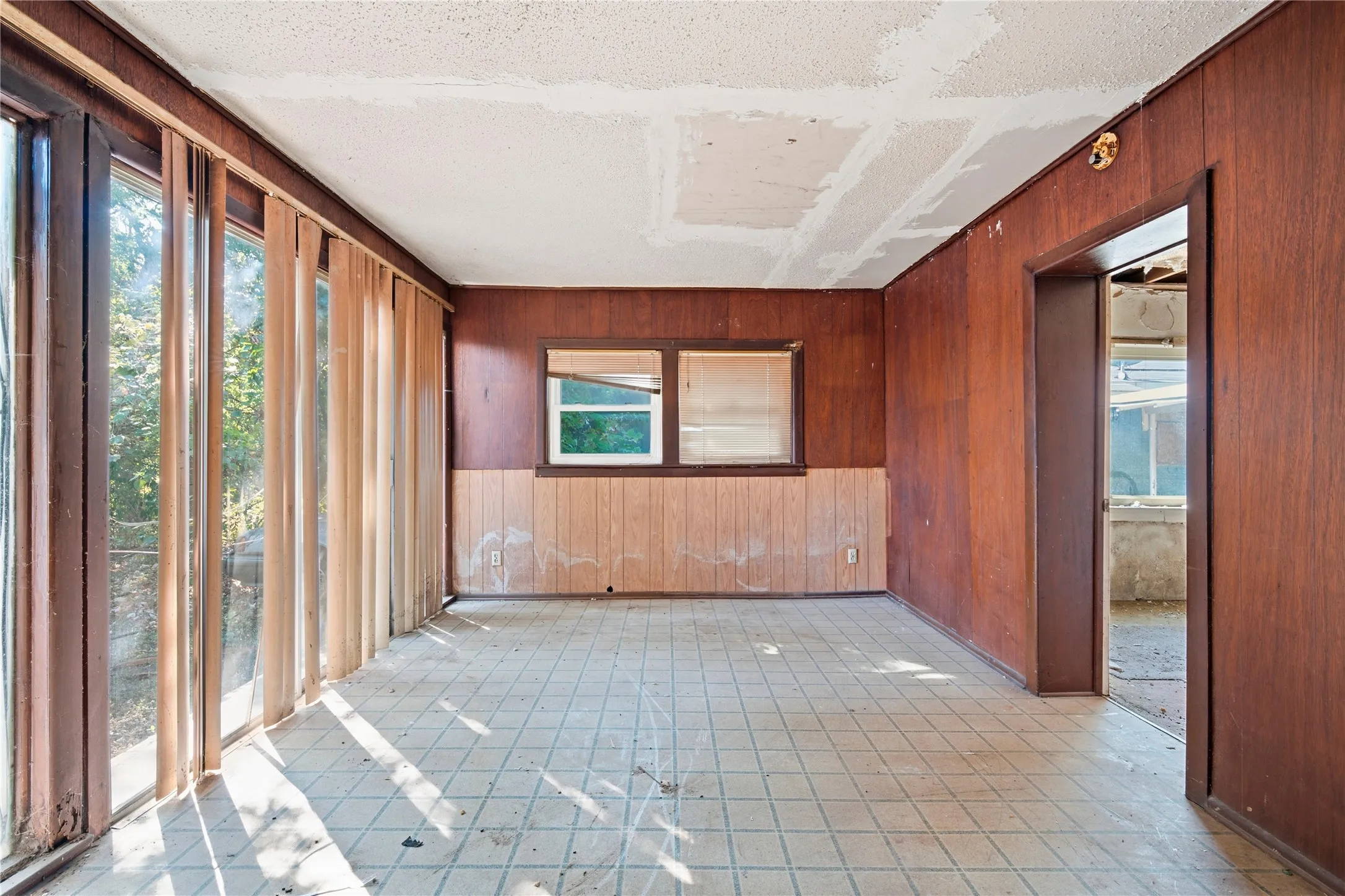 Single Family Residence For Sale in Mc Lennan County , 915 DAWSON Street, Waco, Texas 76704, 2 Bedroom, 1 Bathroom, Garage spaces, 1,386 Sqft, built in 1930, mls#21374868, Real Estate Agent in Waco, Homes For Sale in Mc Lennan county, Homes For Sale in Waco, Realtor in Waco Texas, Real Estate Brokerage Independent Realty Texas, Luminita Cordes Realtor