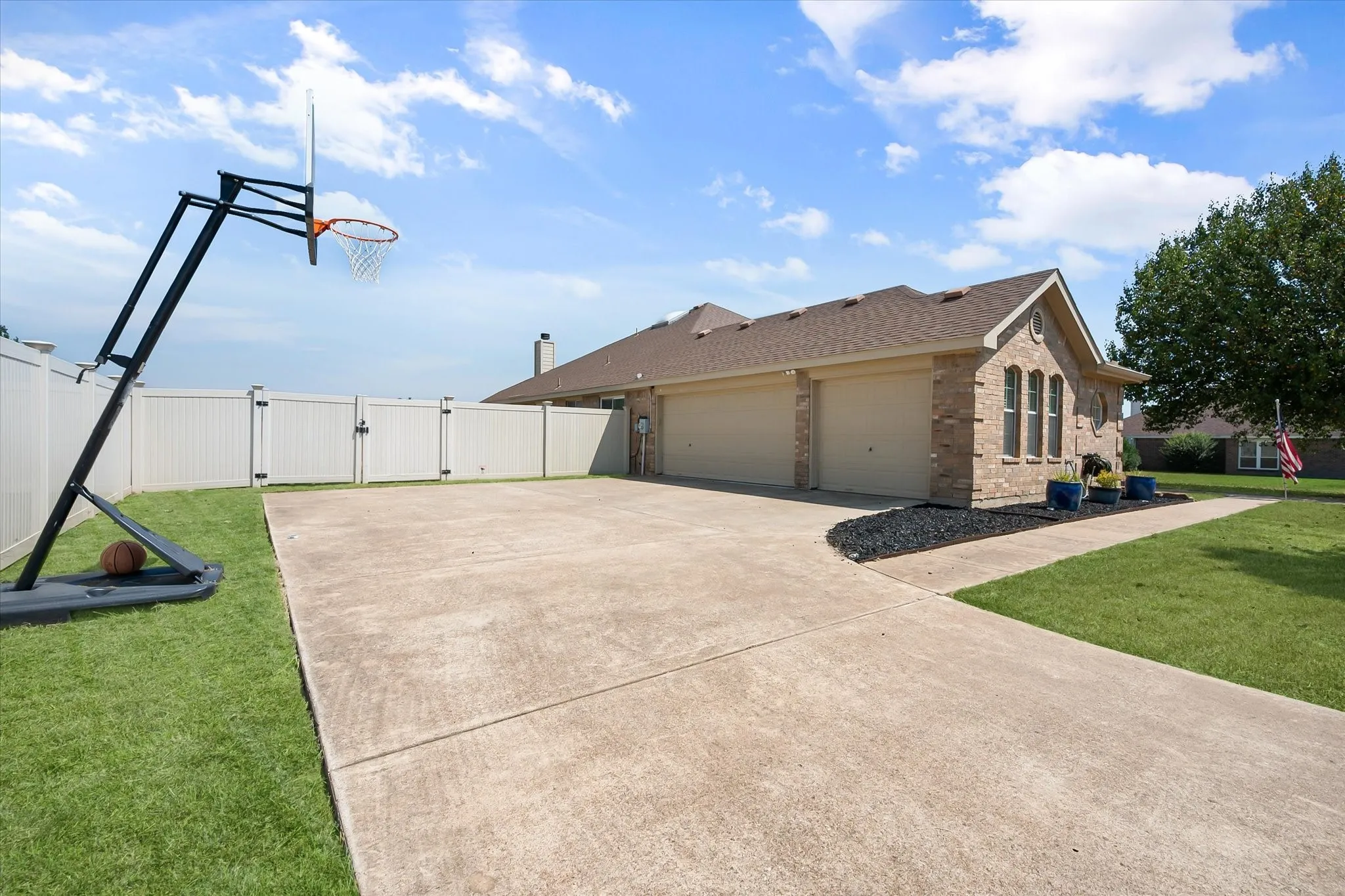 3 Car Garage