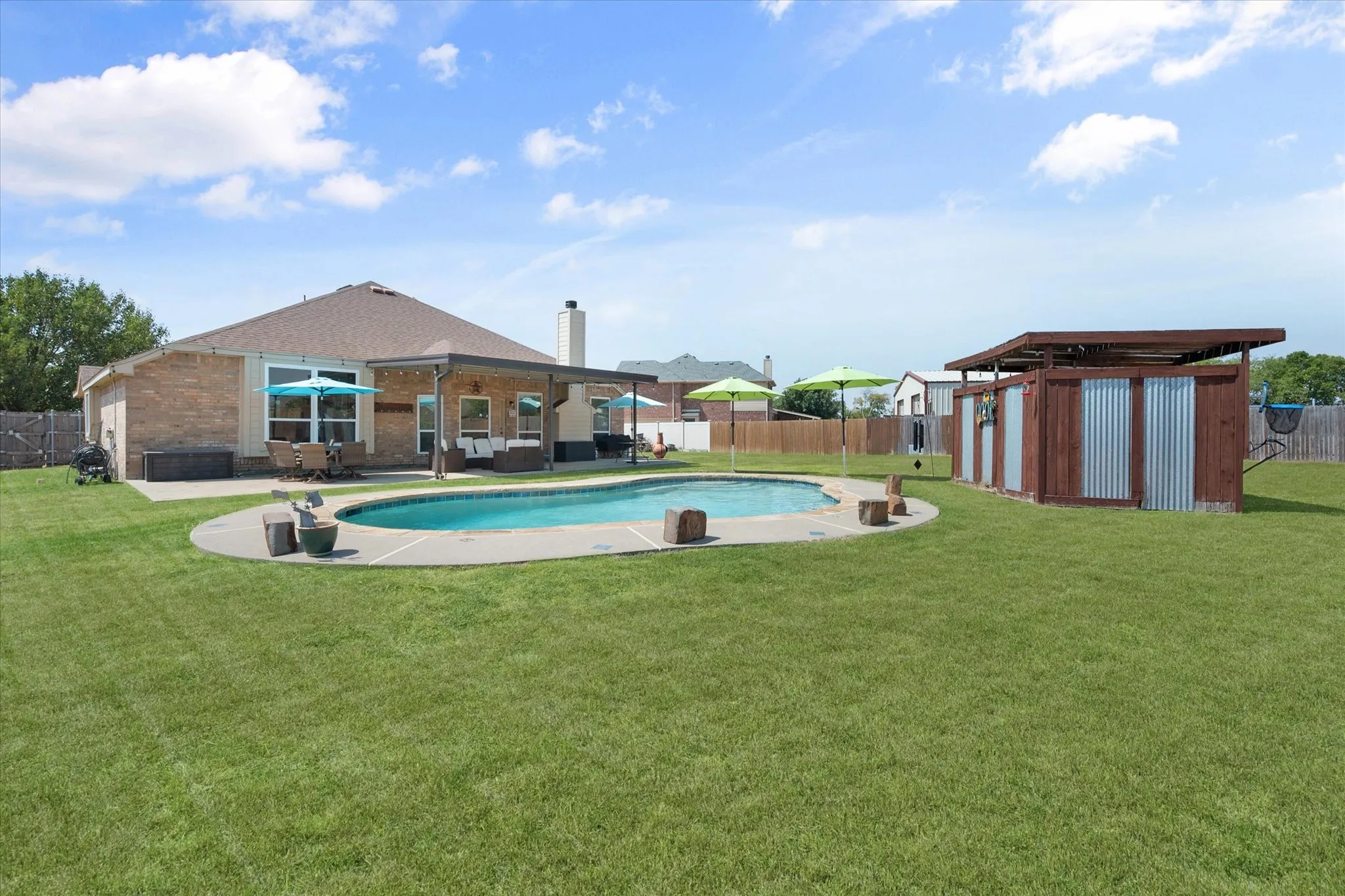 Single Family Residence For Sale in Ellis County , 8821 Mallory Court, Waxahachie, Texas 76065, 4 Bedroom, 2 Bathroom, 3 Garage spaces, 2,201 Sqft, built in 2005, mls#21369380, Real Estate Agent in Waxahachie, Homes For Sale in Ellis county, Homes For Sale in Waxahachie, Realtor in Waxahachie Texas, Real Estate Brokerage Independent Realty Texas, Luminita Cordes Realtor