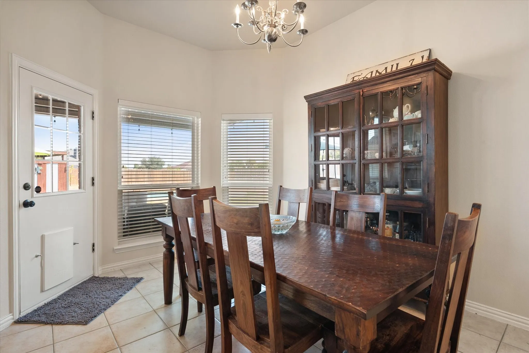 Single Family Residence For Sale in Ellis County , 8821 Mallory Court, Waxahachie, Texas 76065, 4 Bedroom, 2 Bathroom, 3 Garage spaces, 2,201 Sqft, built in 2005, mls#21369380, Real Estate Agent in Waxahachie, Homes For Sale in Ellis county, Homes For Sale in Waxahachie, Realtor in Waxahachie Texas, Real Estate Brokerage Independent Realty Texas, Luminita Cordes Realtor